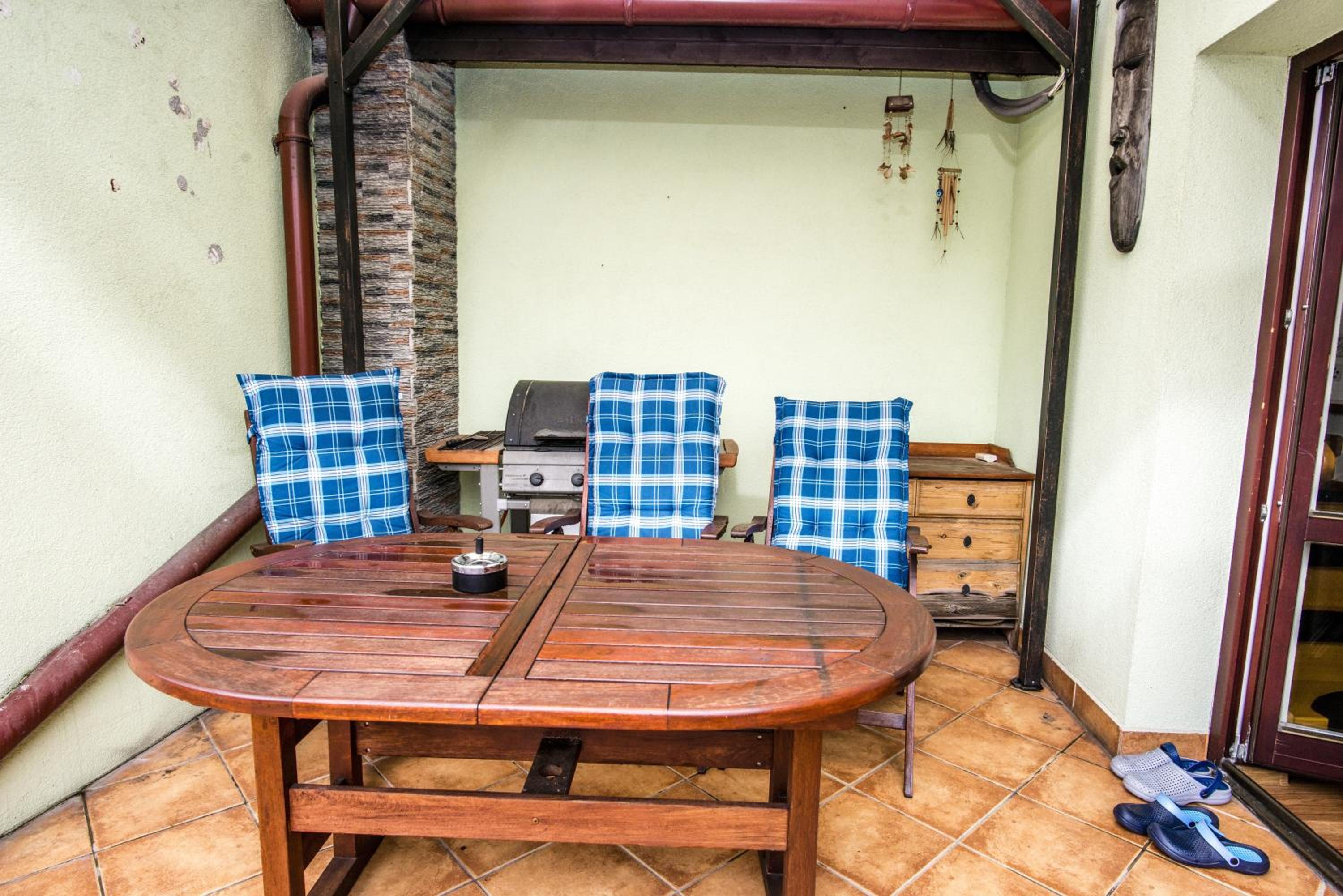 Apartment with Terrace - Photo 6