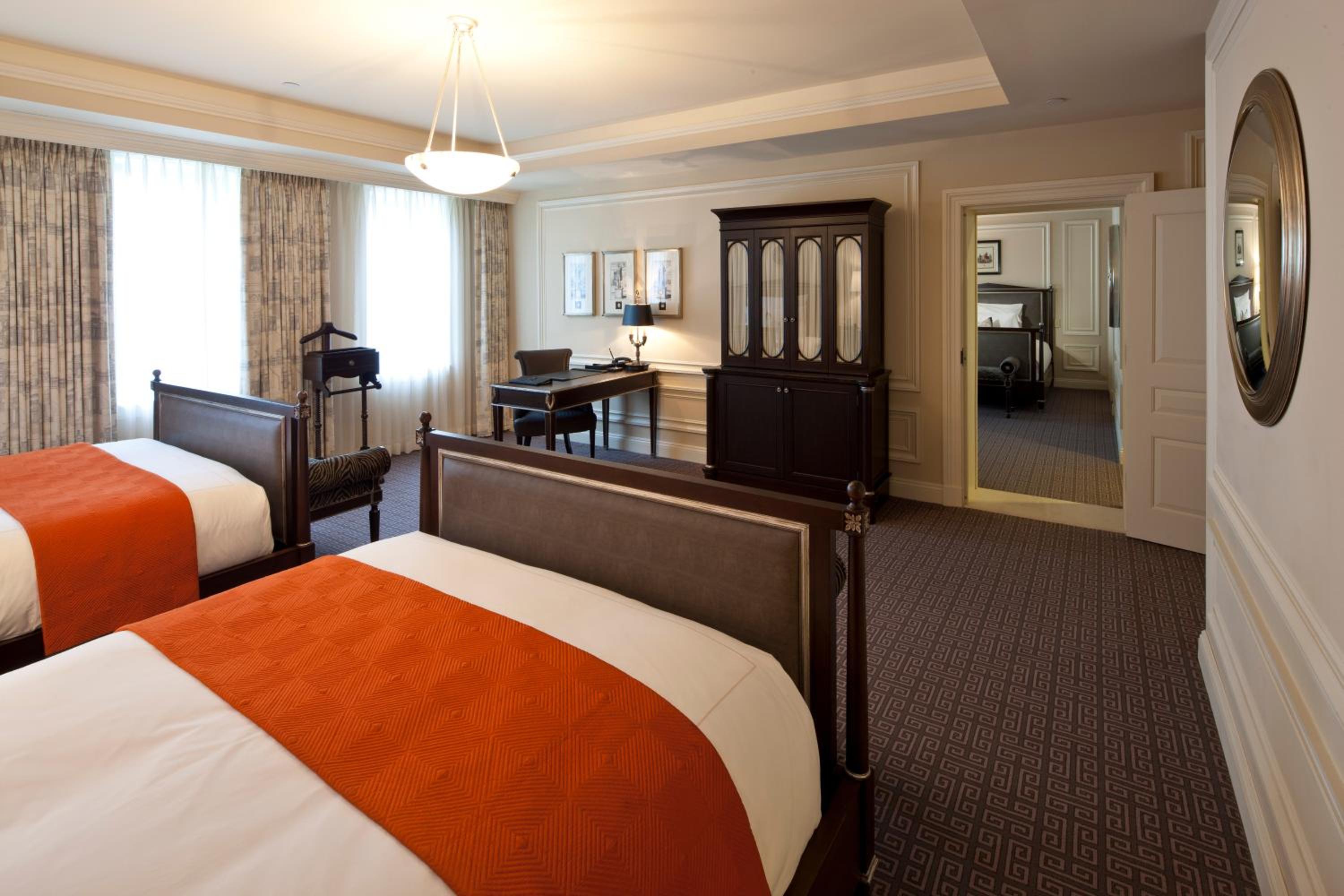 Deluxe Queen Room with Two Queen Beds - Photo 6
