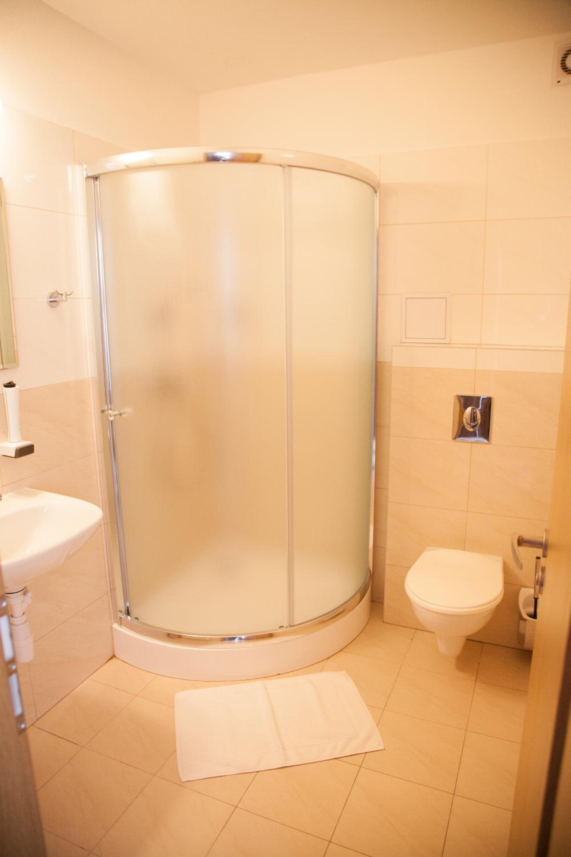 Standard Twin Room - Photo 5
