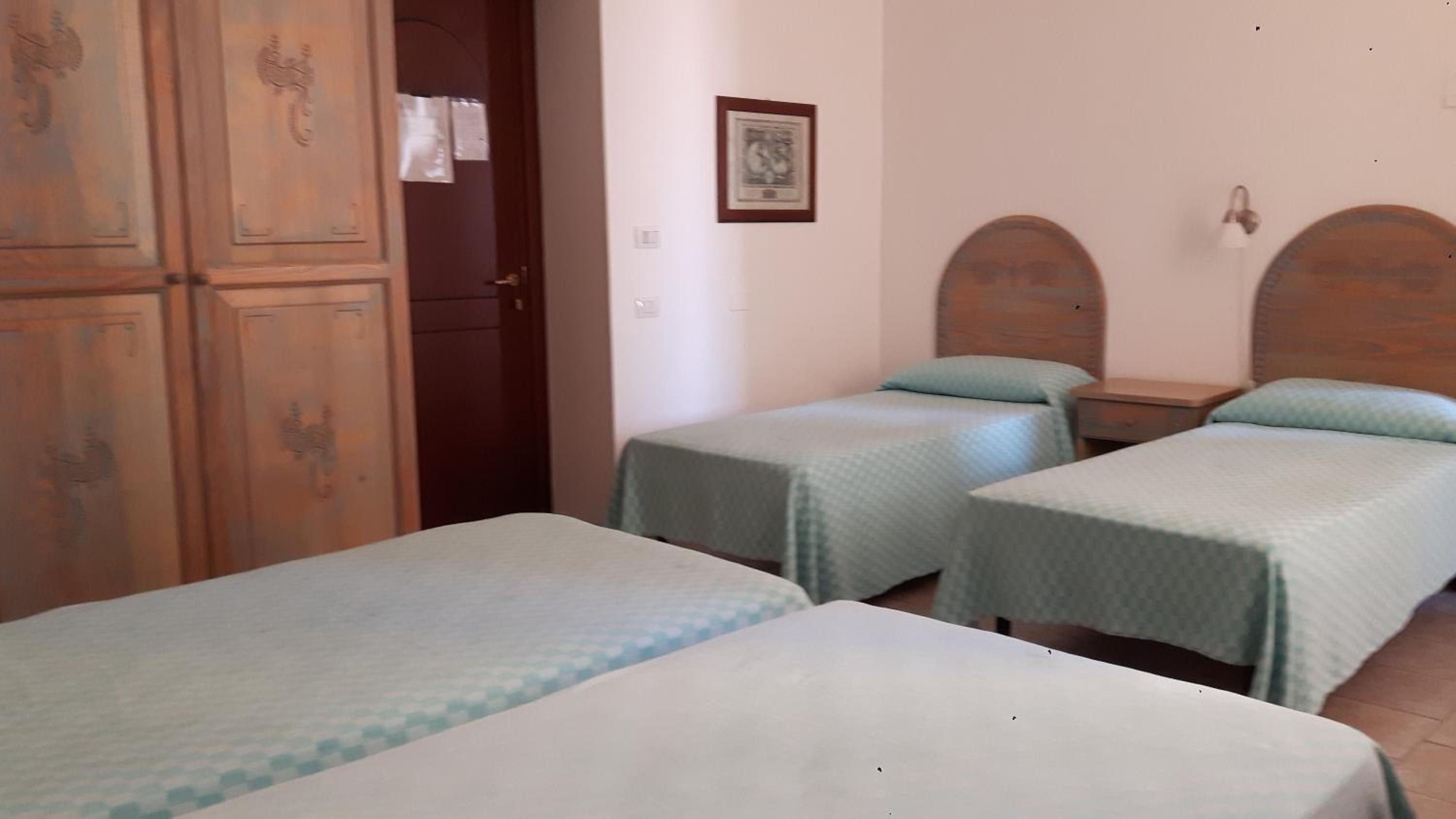 Quadruple Room - Photo 2