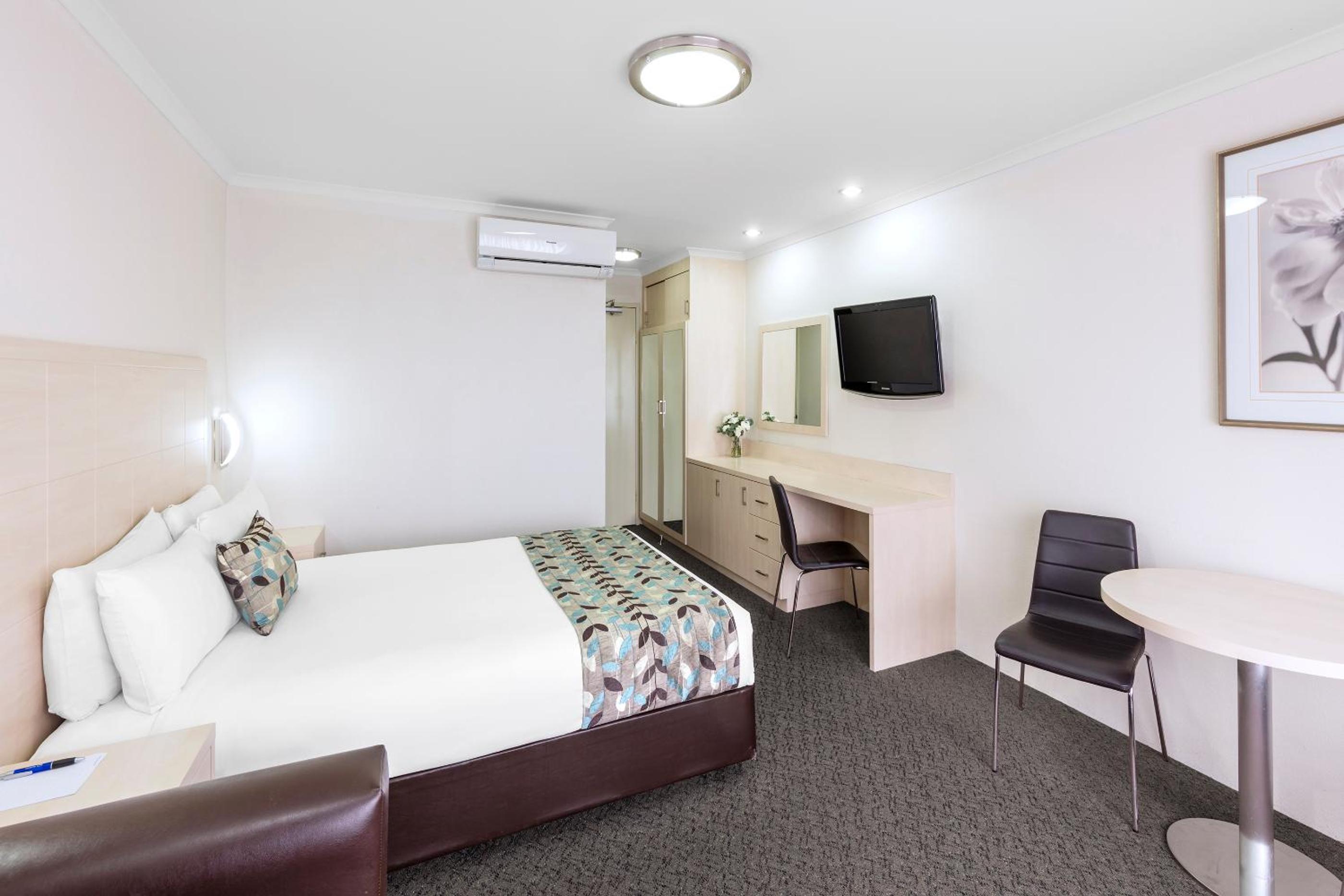 Deluxe Queen Room