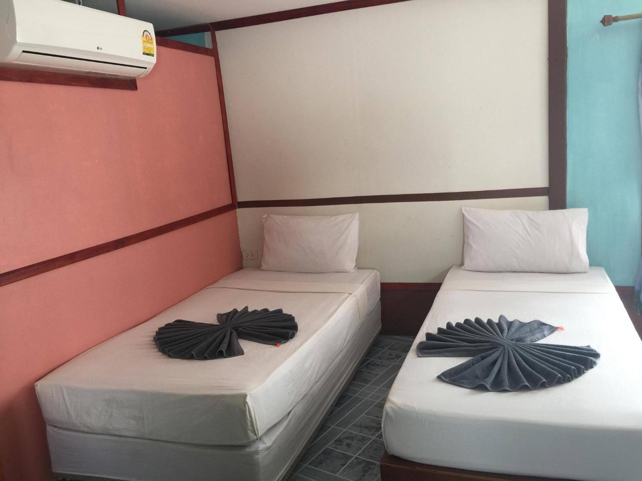 Twin Room with Air-Conditioning photo 1