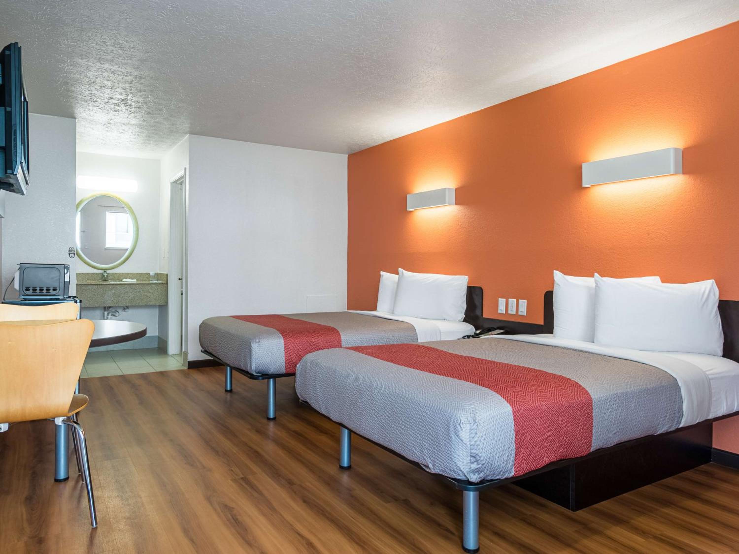 Quadruple Room - Non-Smoking - Photo 1