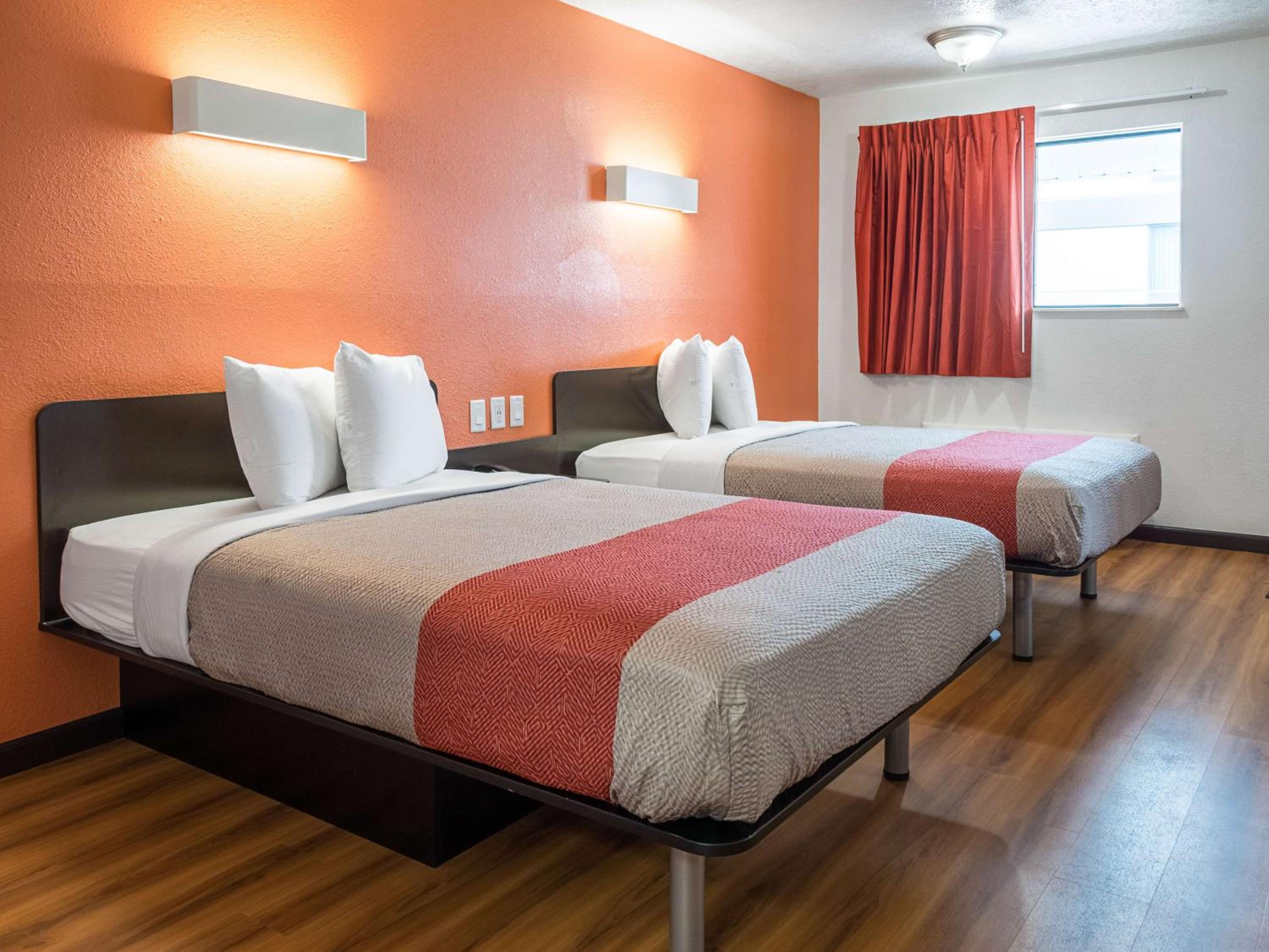 Quadruple Room - Non-Smoking - Photo 4