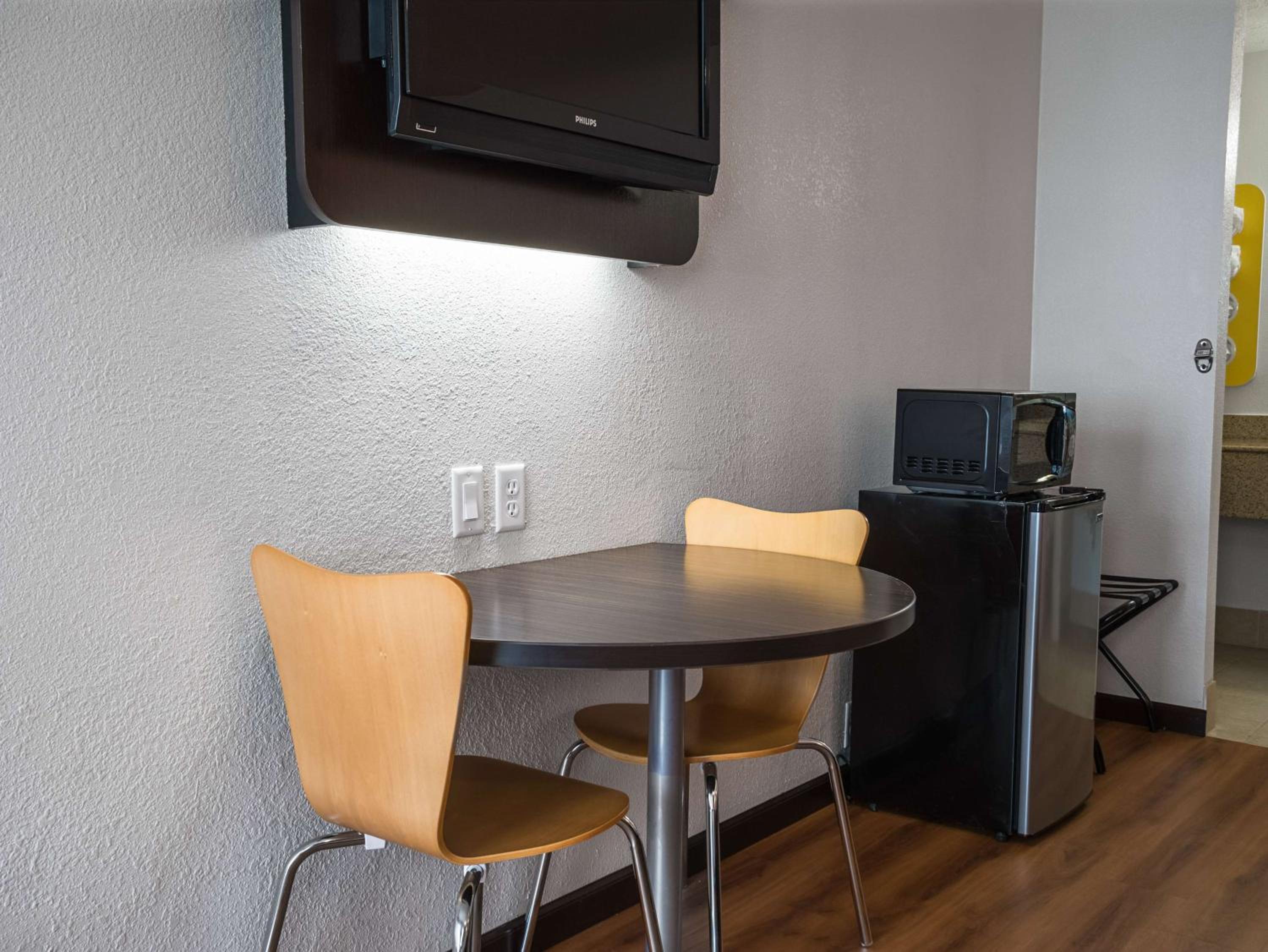 Quadruple Room - Non-Smoking - Photo 2