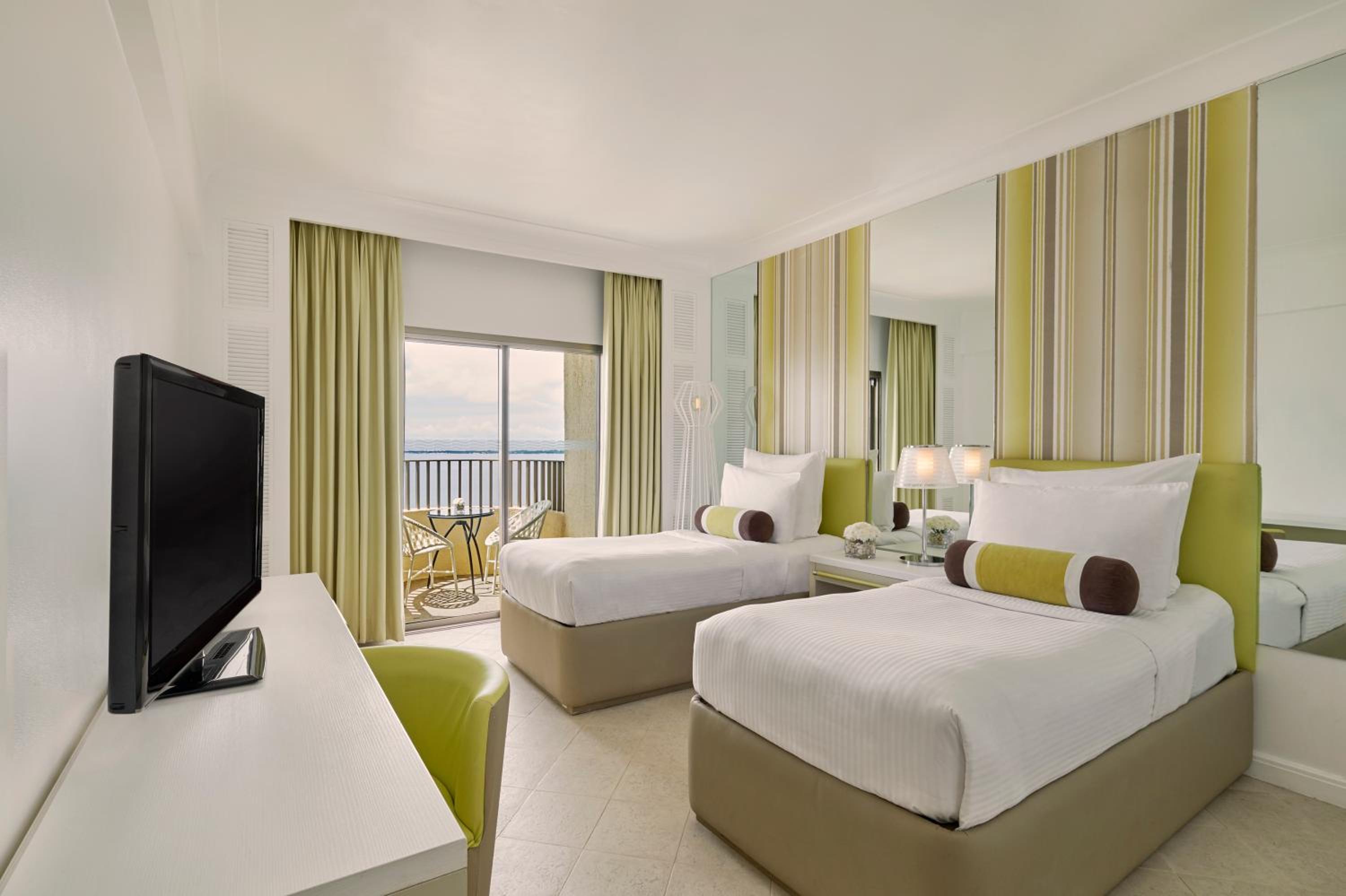 Deluxe Twin Room with Sea View - Photo 1