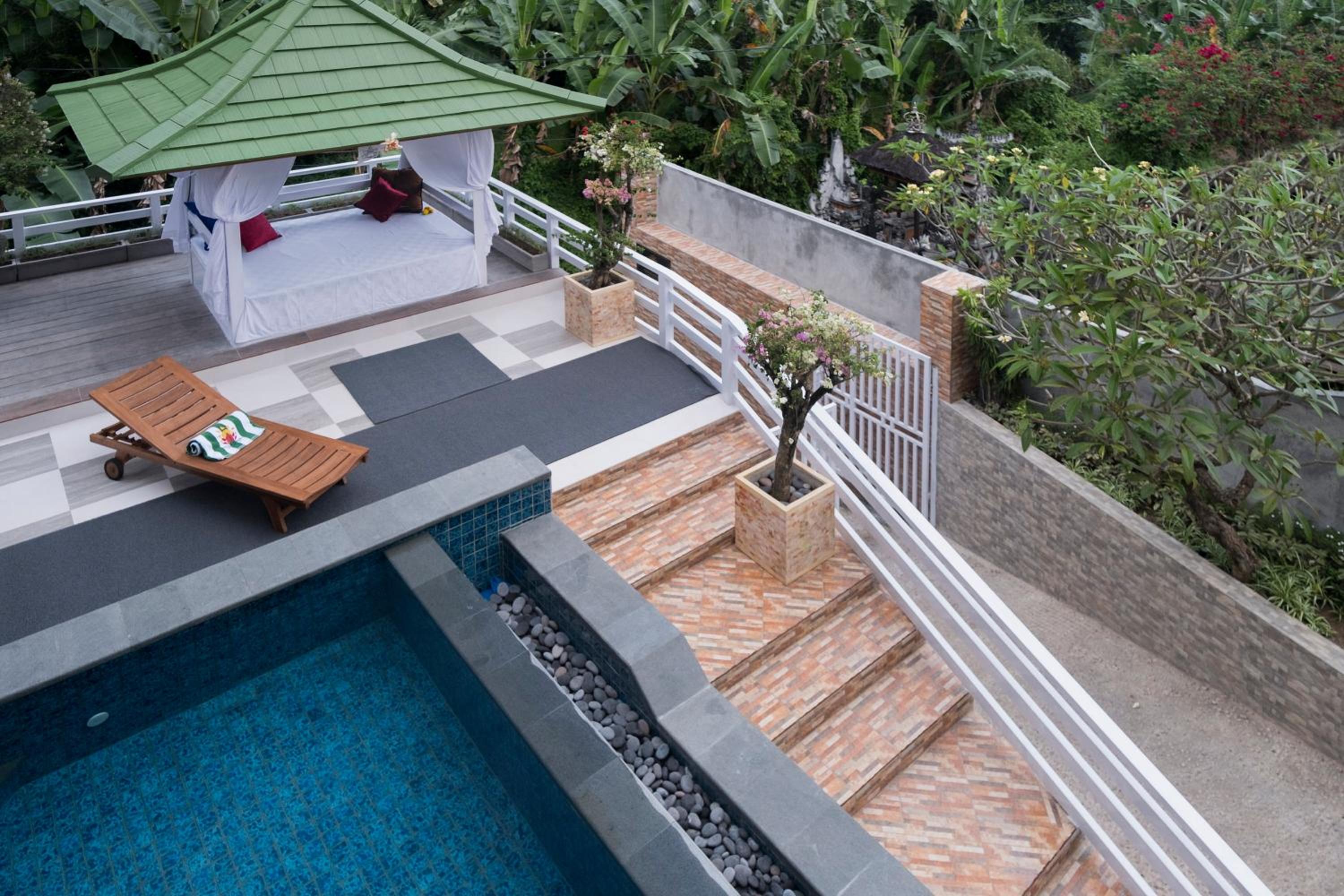 One-Bedroom Pool View photo 3