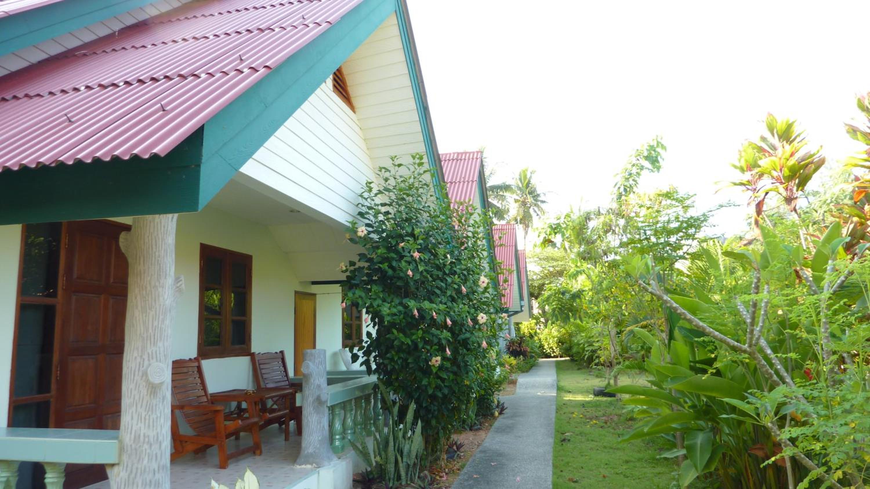 Bungalow with King Bed photo 3
