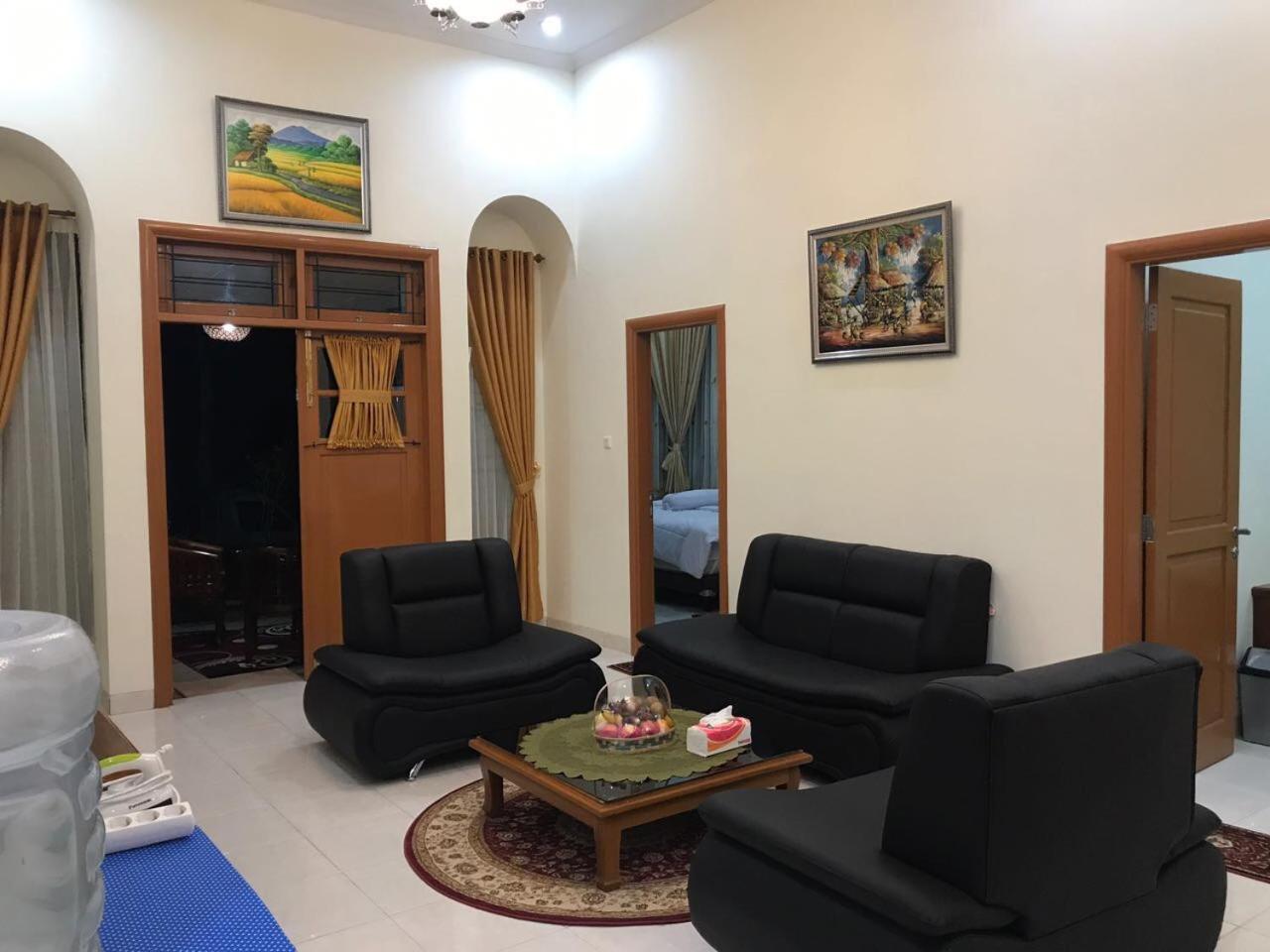 Three-Bedroom Villa photo 1