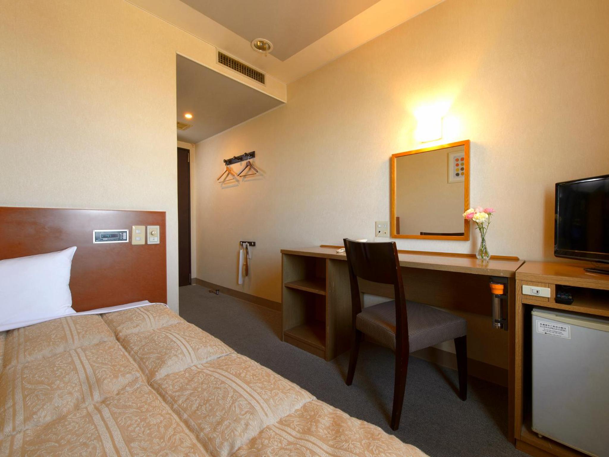 Single Room - Non-Smoking photo 2