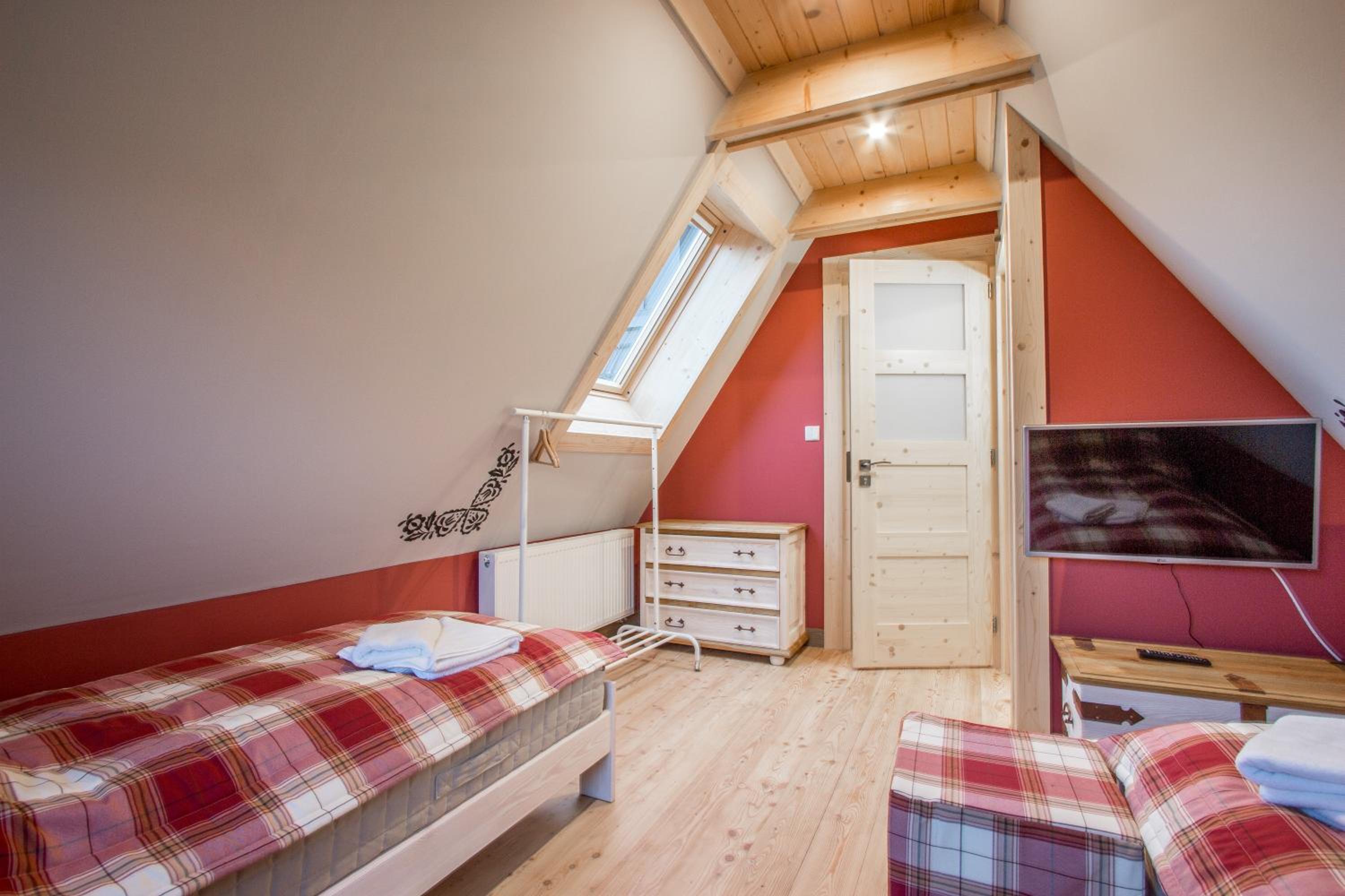 Two-Bedroom Apartment with Mountain View photo 2
