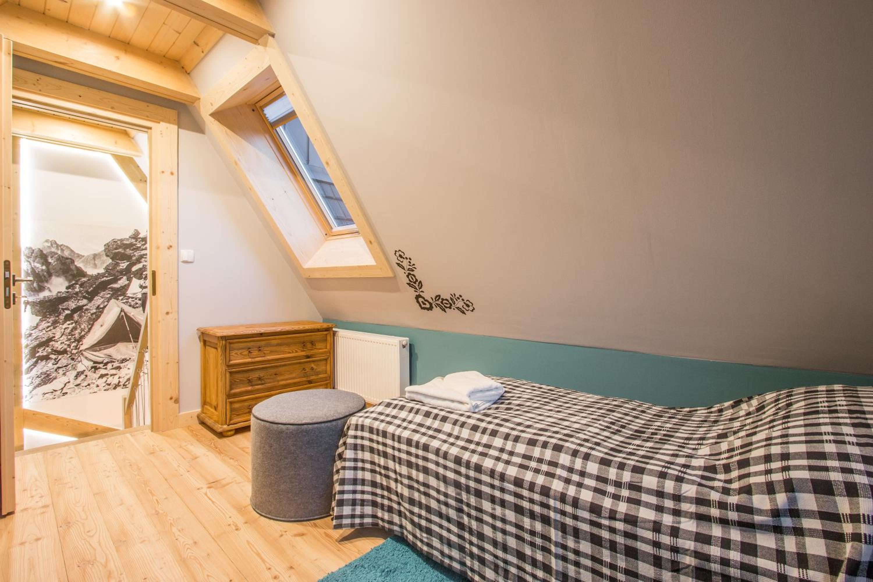 Two-Bedroom Apartment with Fireplace photo 3