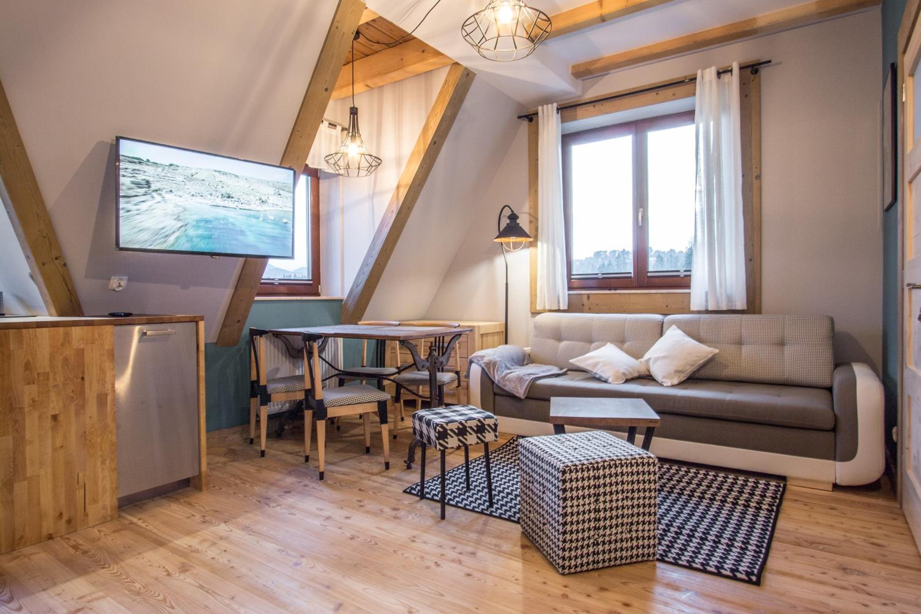 Two-Bedroom Apartment with Fireplace photo 1