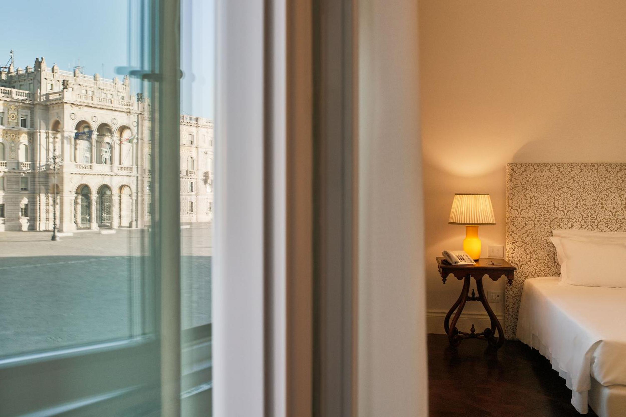 Suite Prestige with Square View - Photo 2