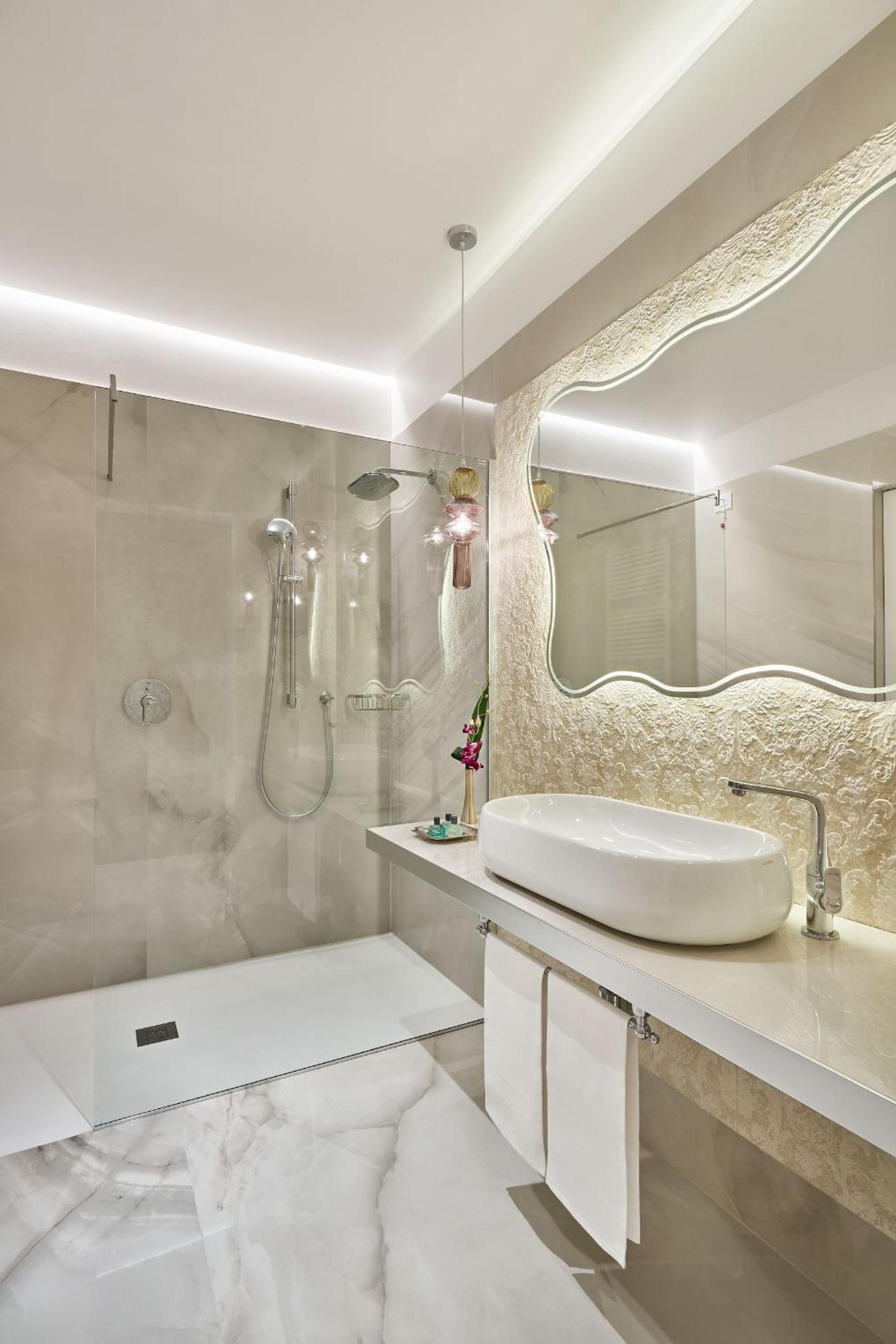 Suite Prestige with Square View - Photo 4