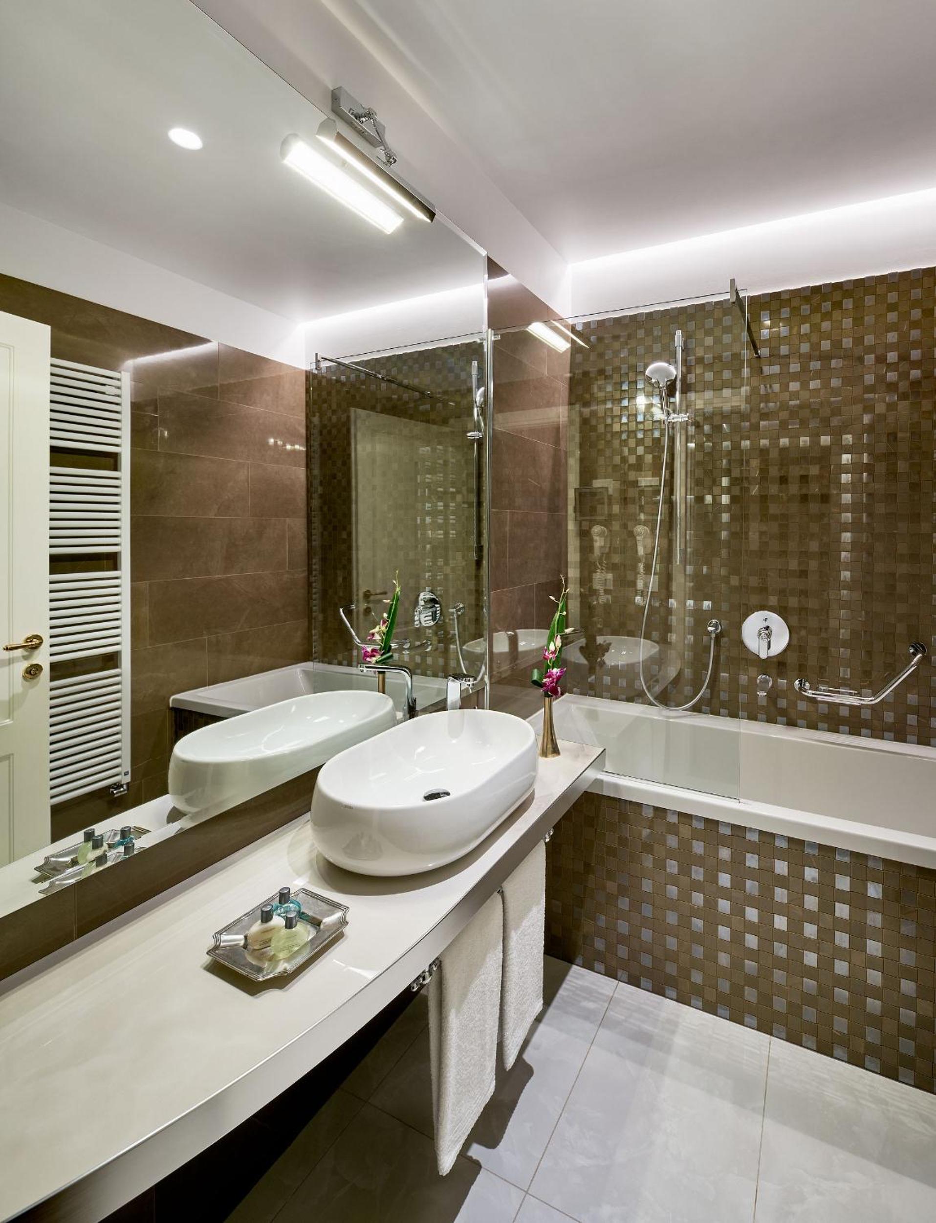 Suite Prestige with Square View - Photo 26