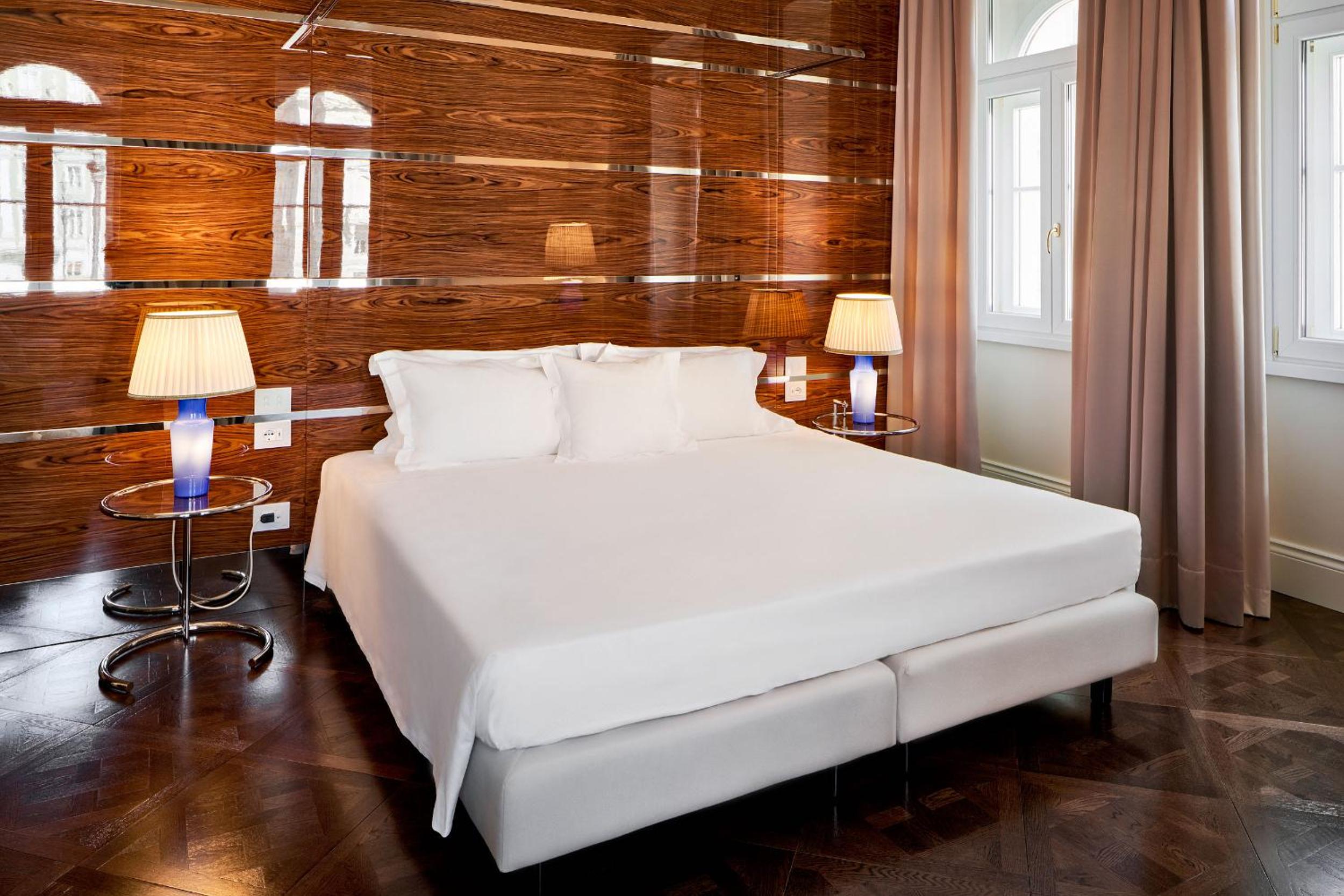 Suite Prestige with Square View - Photo 28