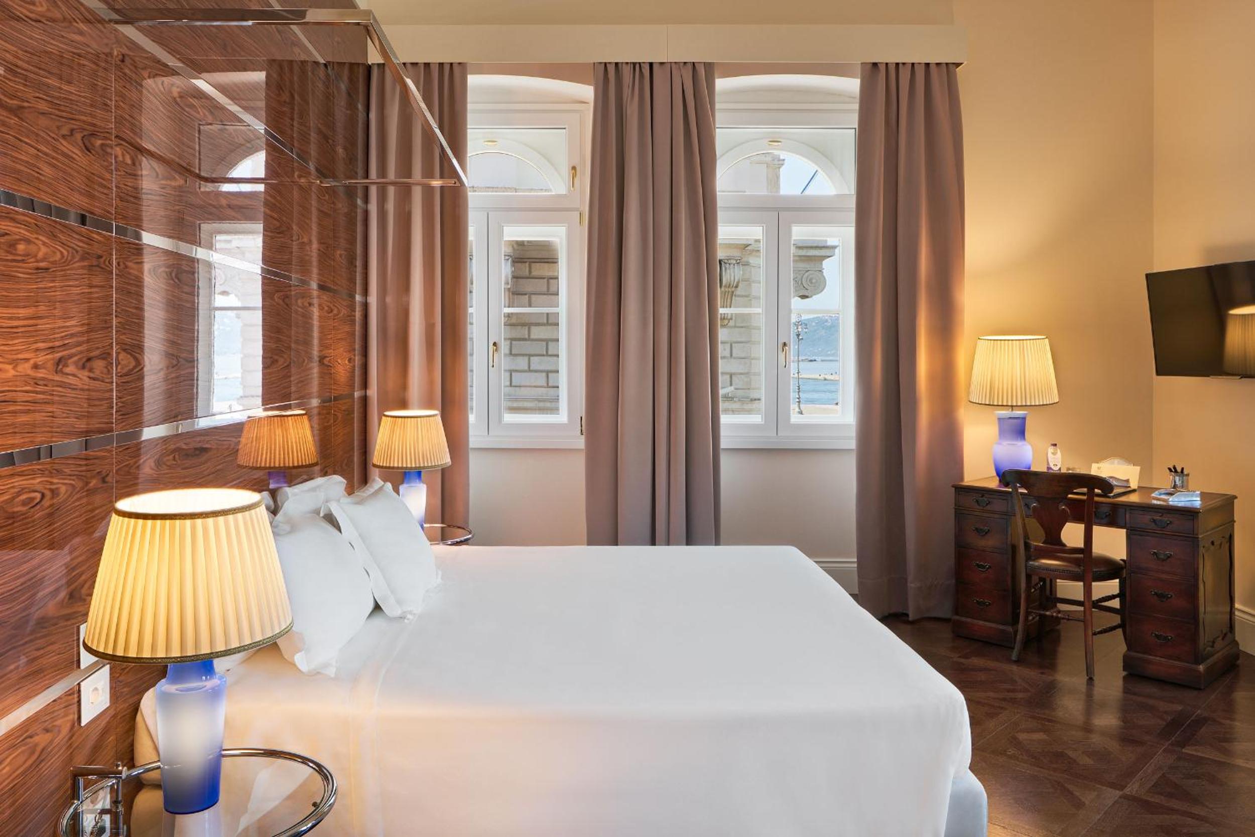 Suite Prestige with Square View - Photo 15