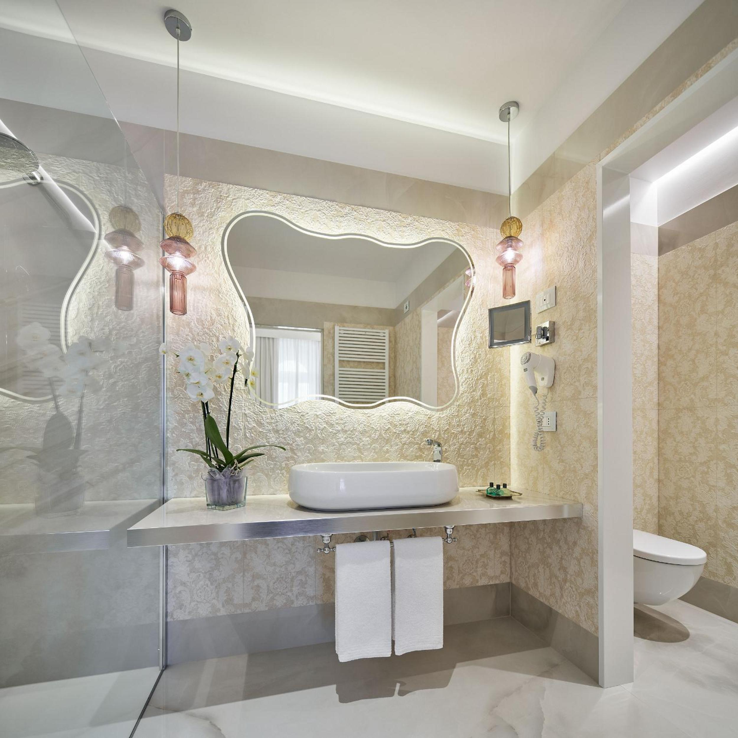 Suite Prestige with Square View - Photo 10