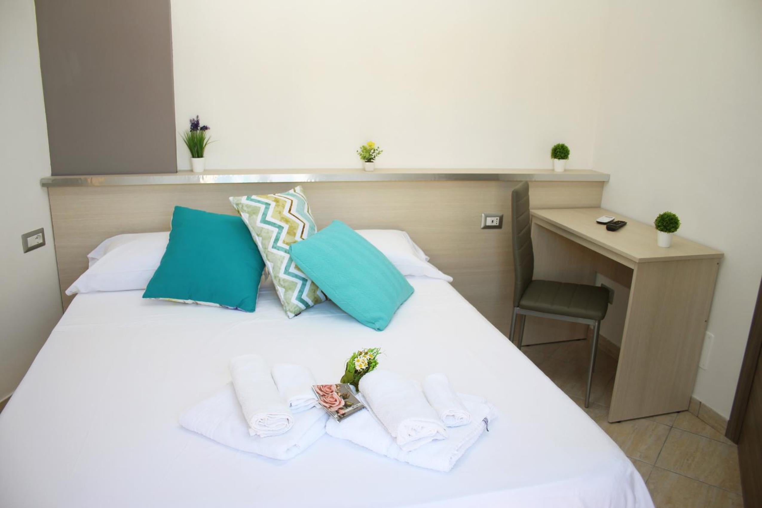Double Room - Photo 12