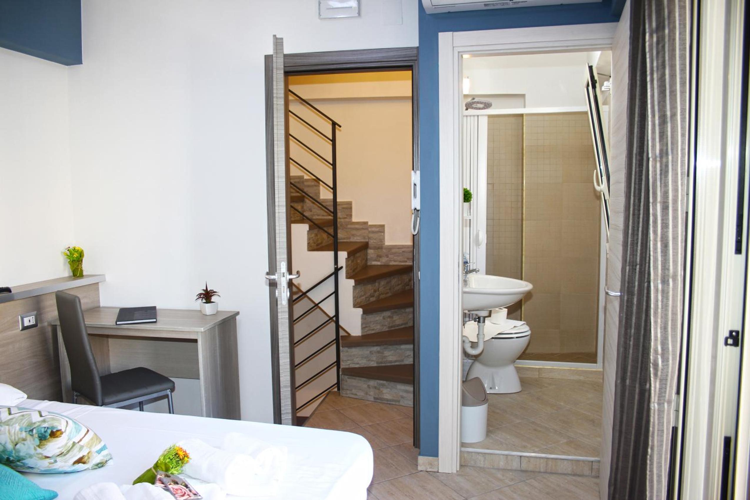 Double Room - Photo 10