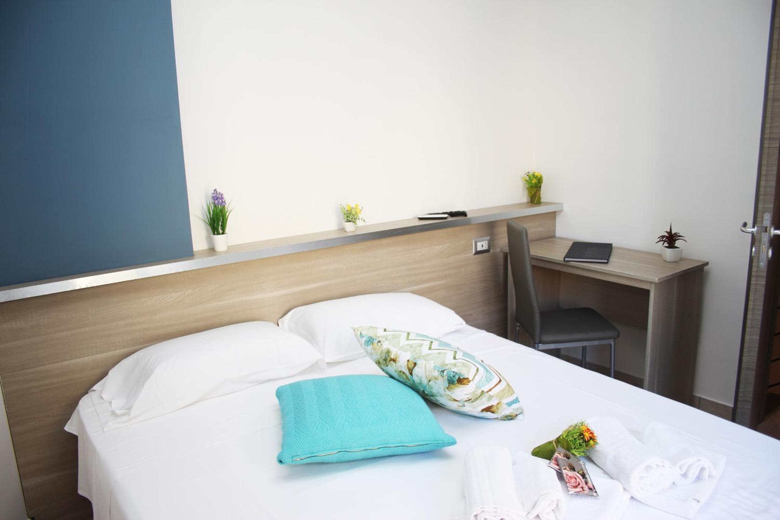 Double Room - Photo 2