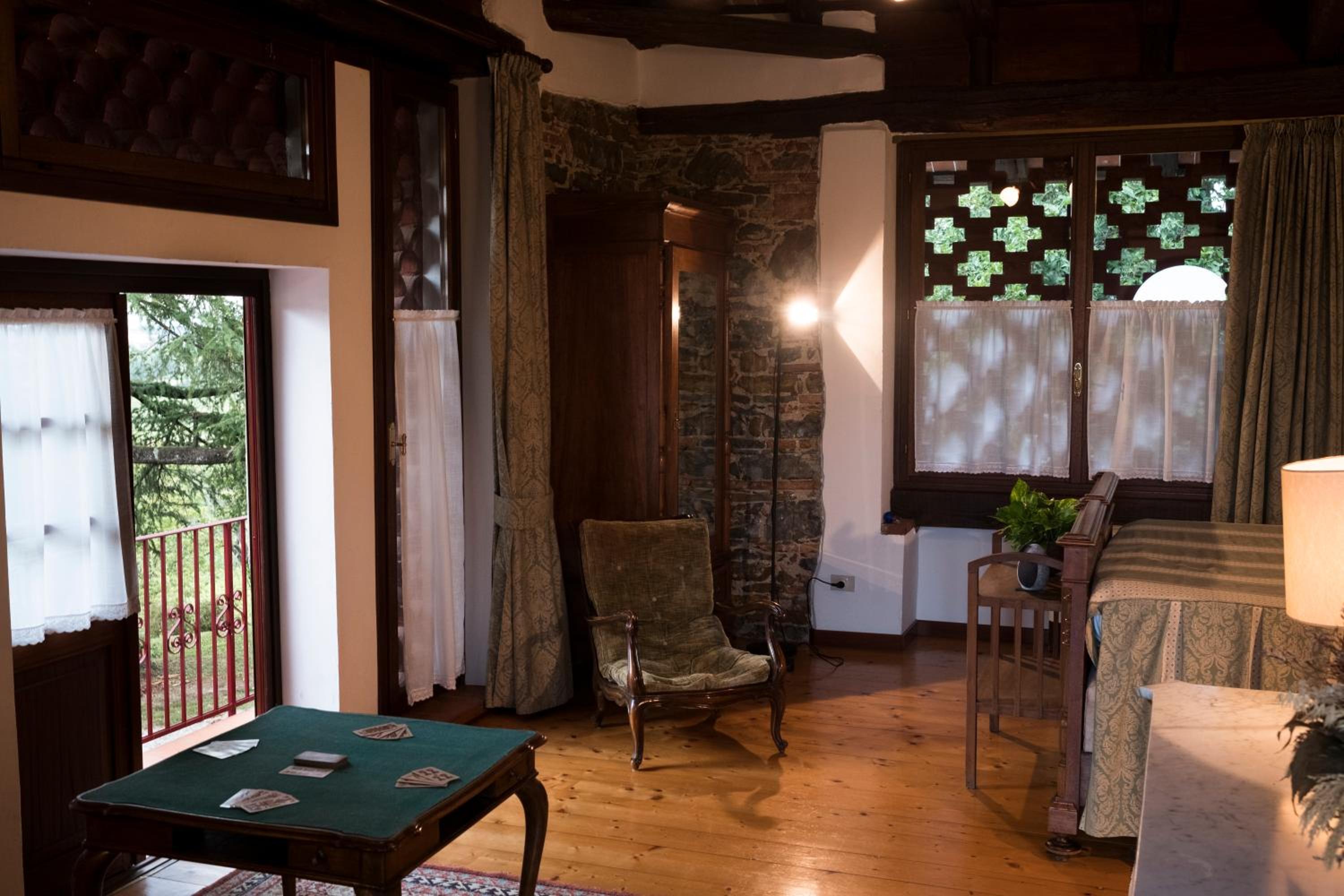 Deluxe Double Room with Balcony photo 3