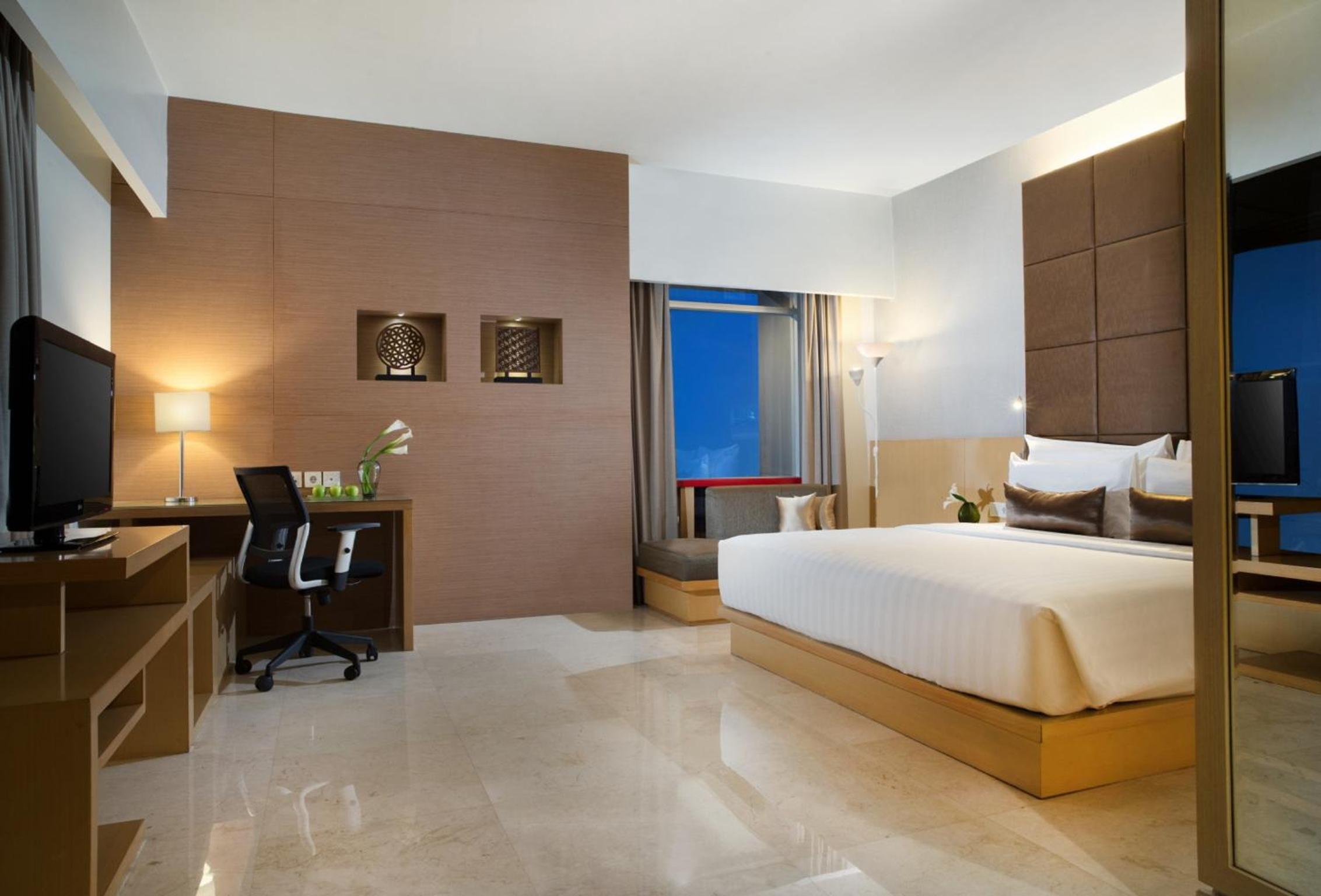 Executive Suite - Photo 1