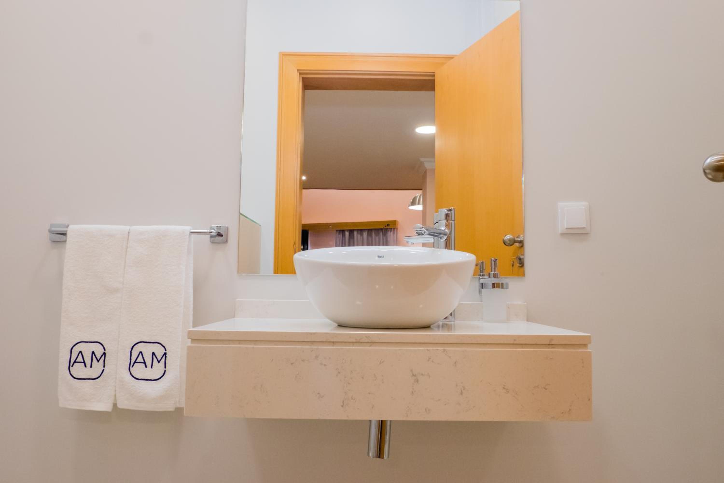 Studio Apartment - Photo 3
