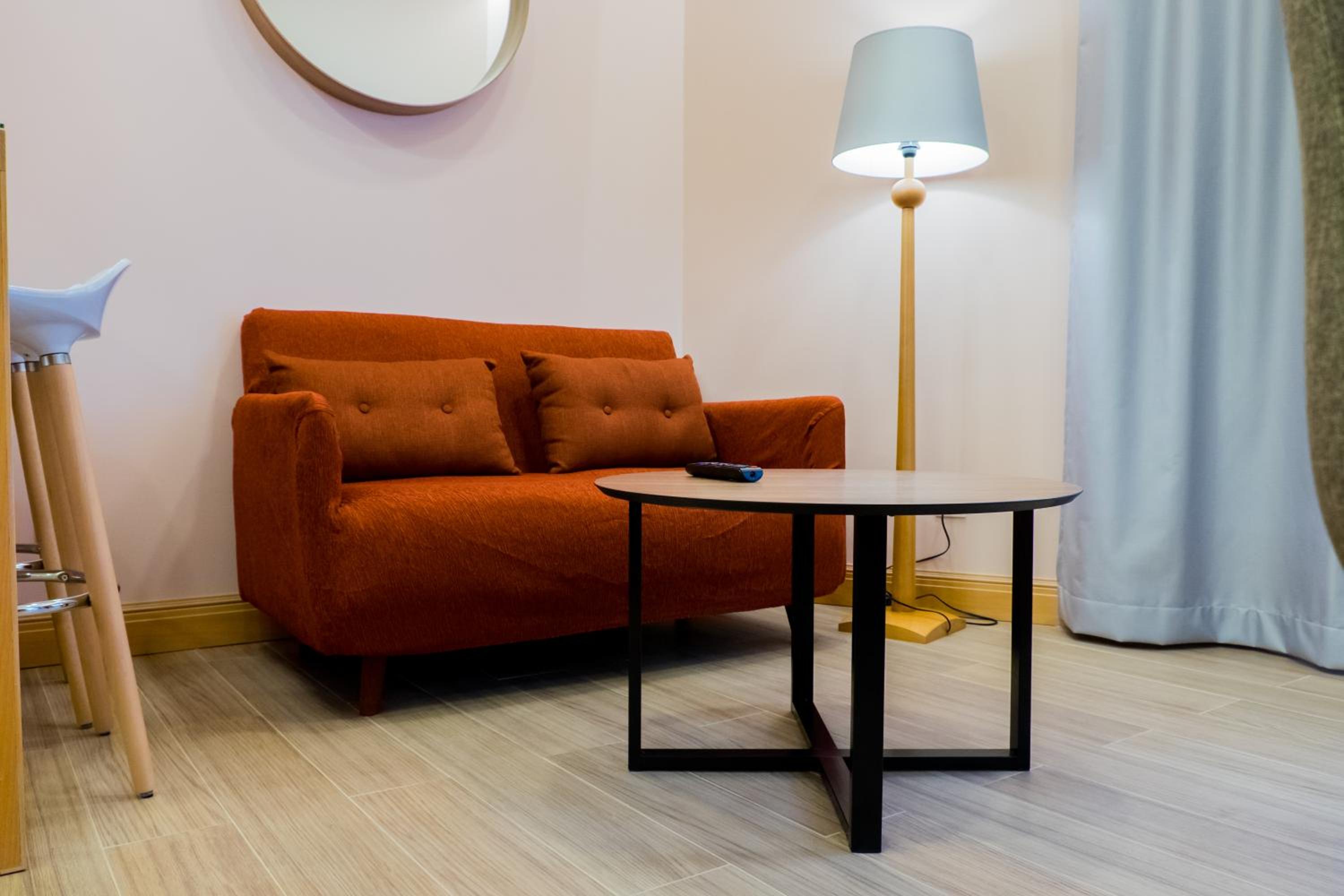 Studio Apartment - Photo 1
