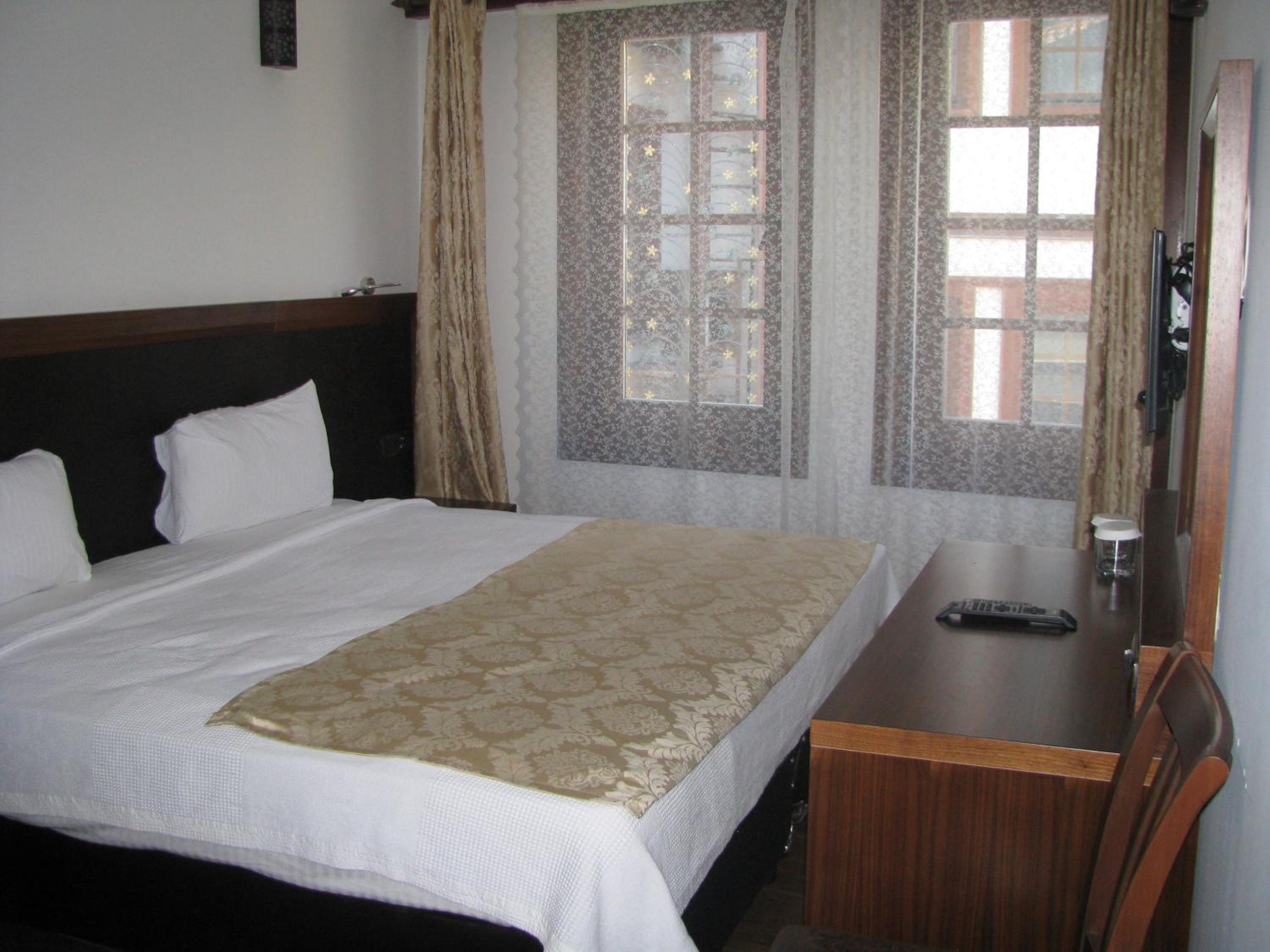 Standard Double or Twin Room photo 3