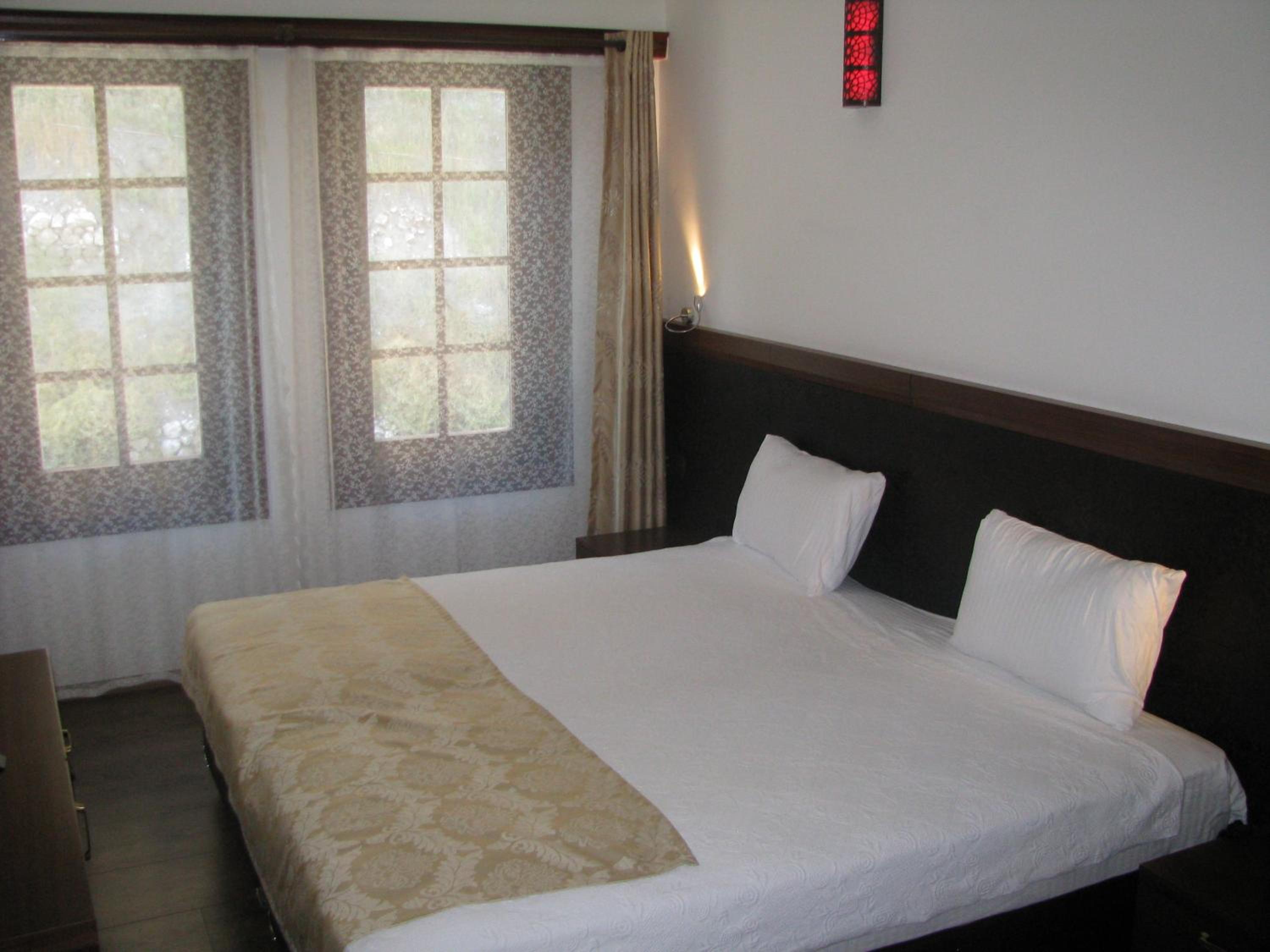 Standard Double or Twin Room photo 1
