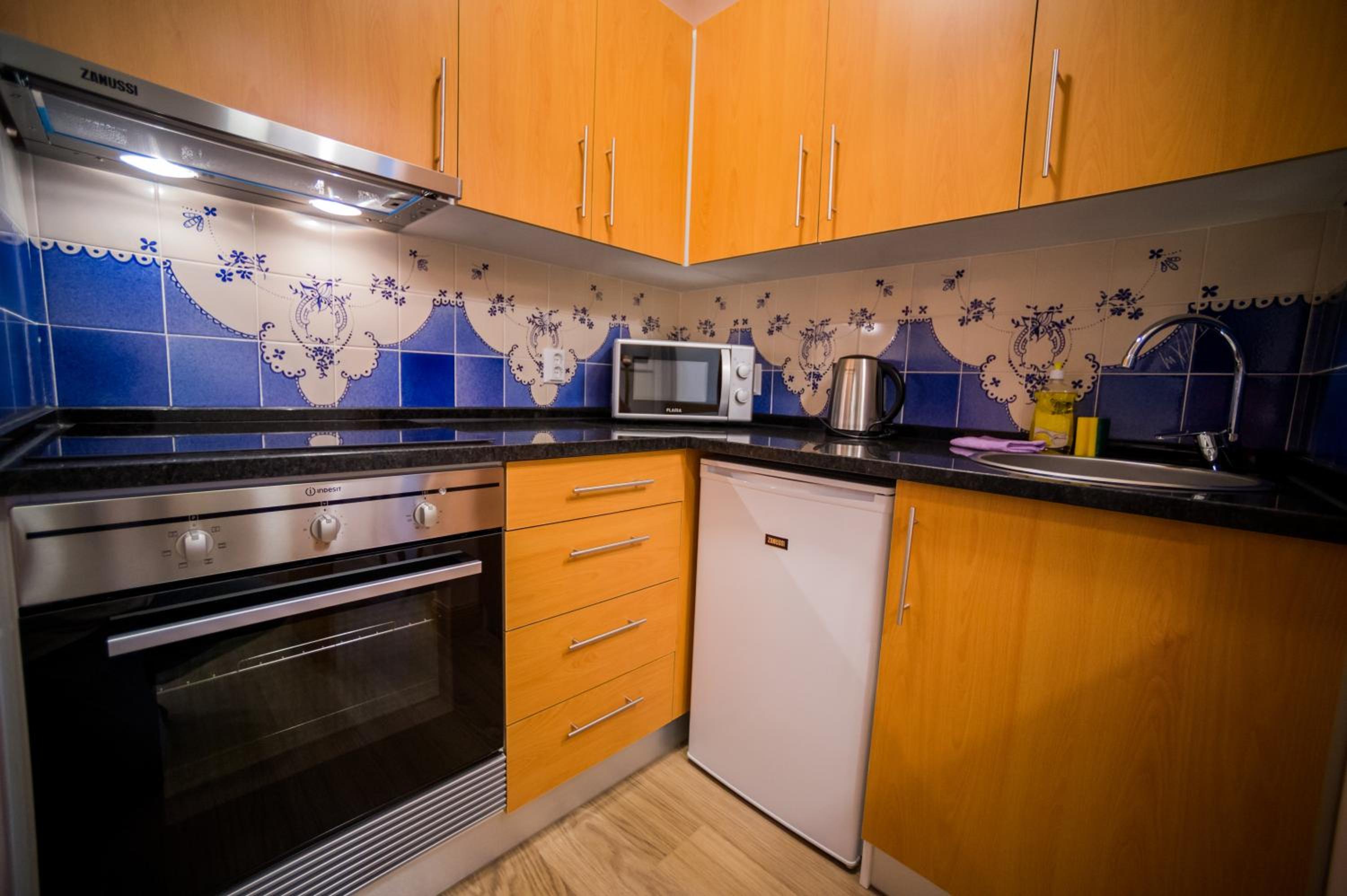 One-Bedroom Apartment - Photo 2