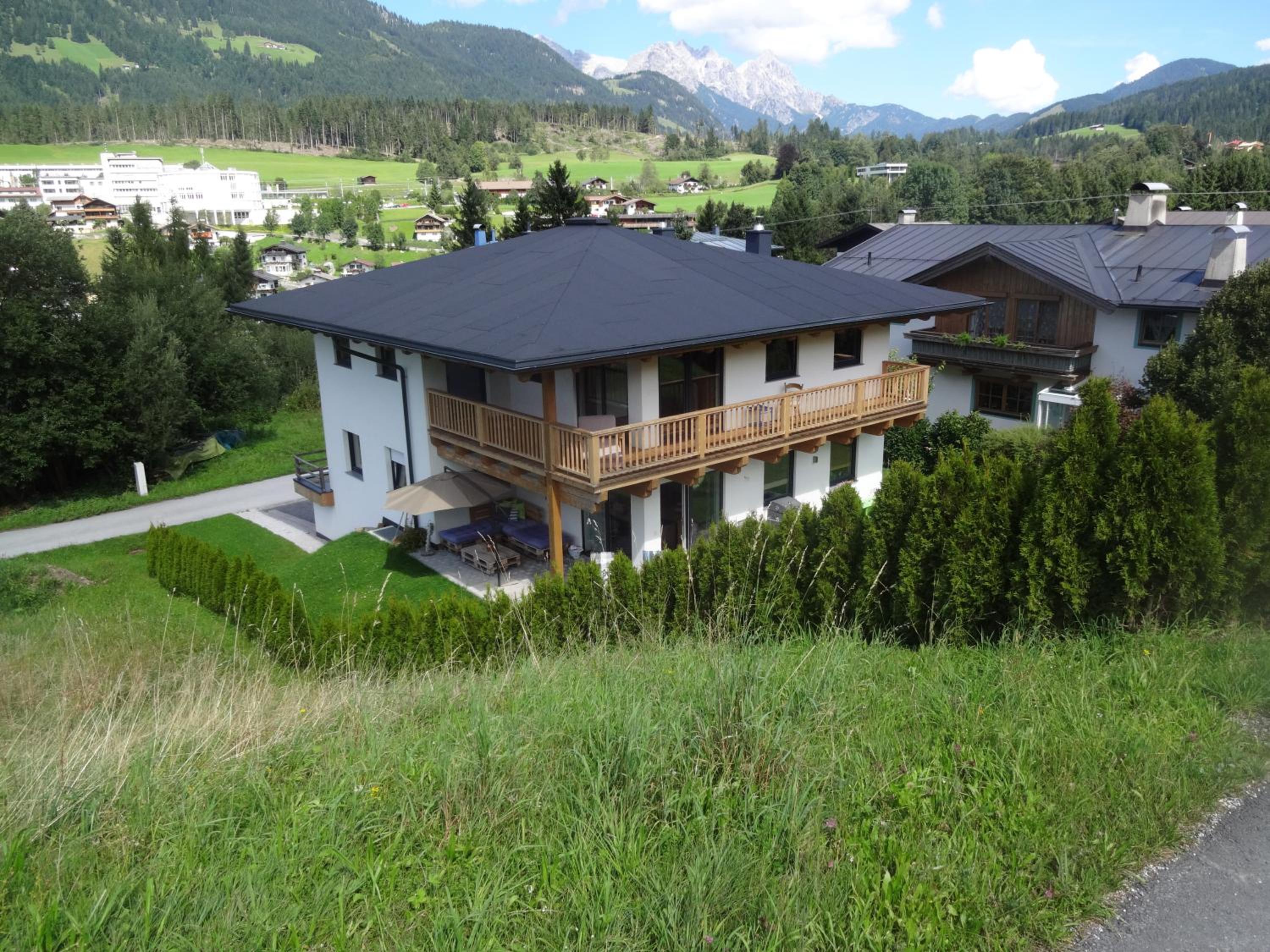 Four-Bedroom House photo 3