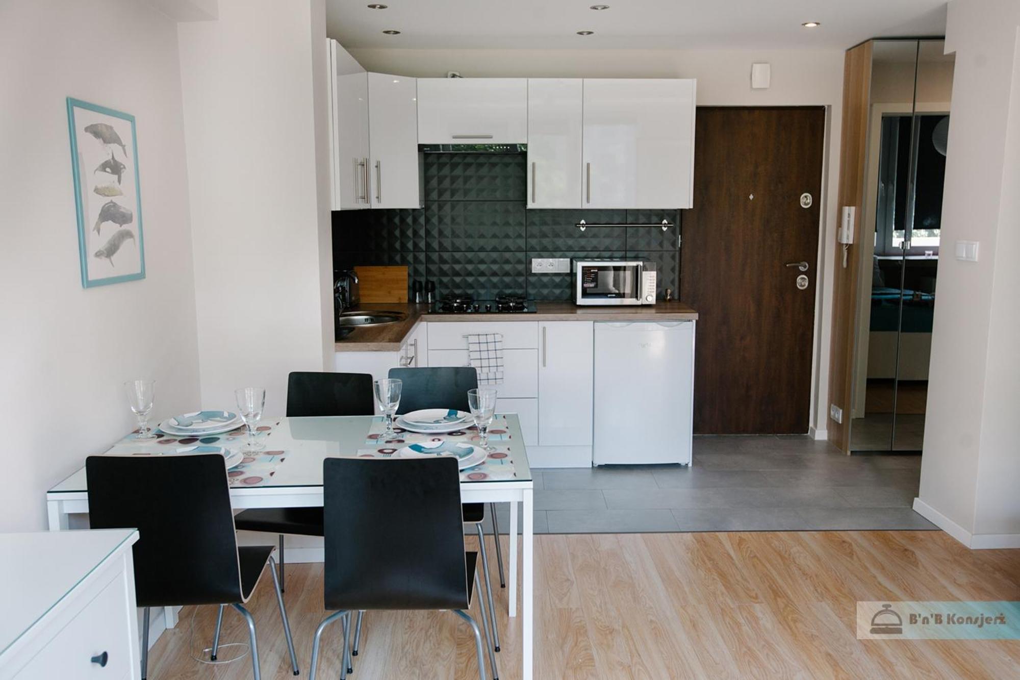 Apartment with Balcony - Photo 5