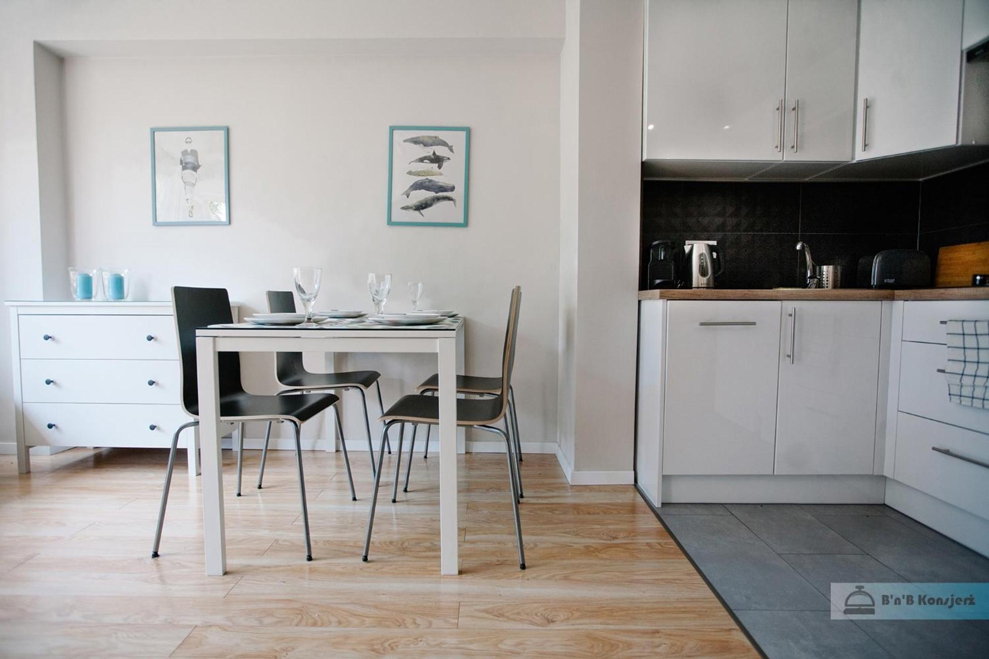 Apartment with Balcony - Photo 10