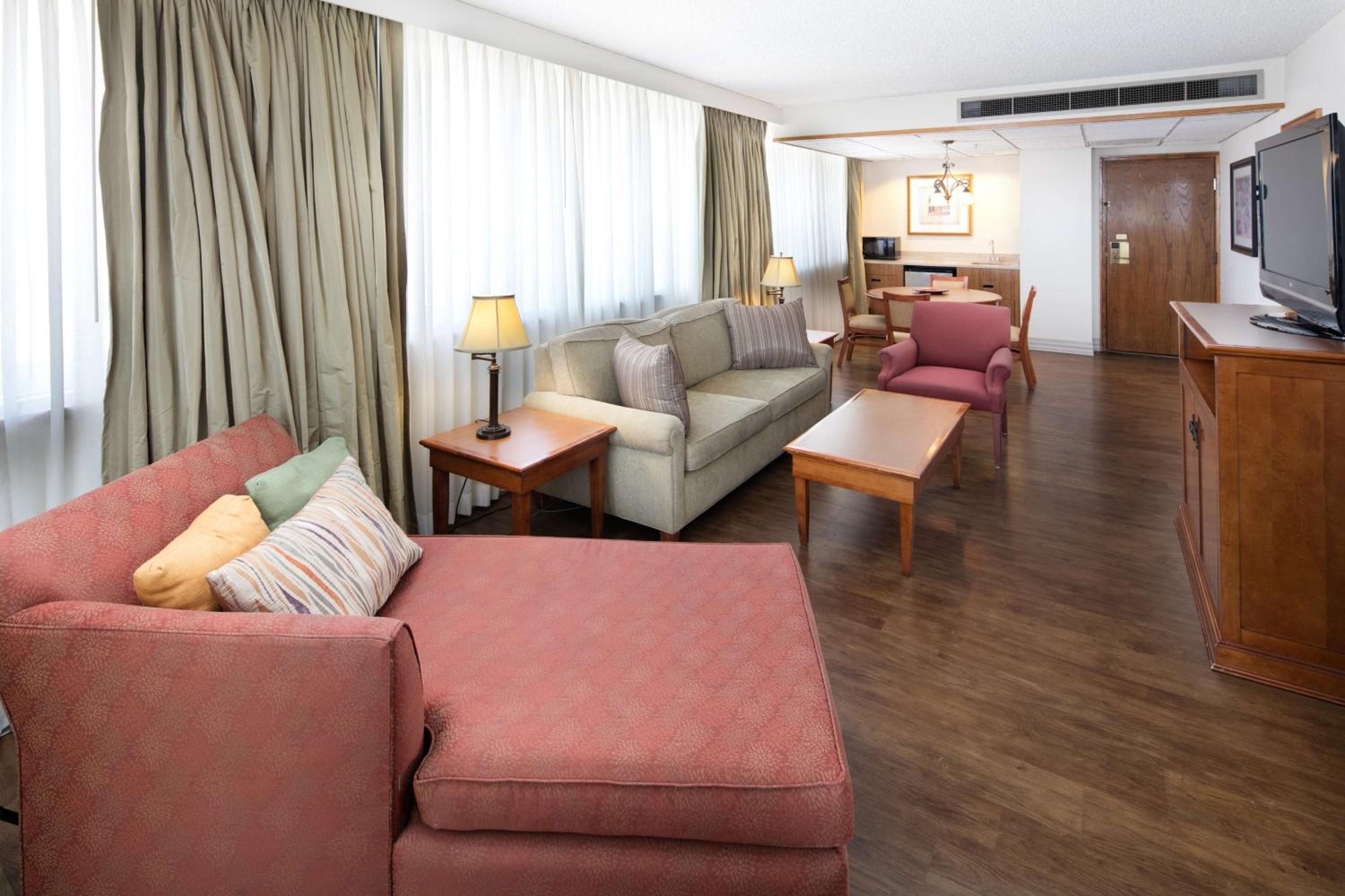 King Suite with Spa Bath - Photo 2