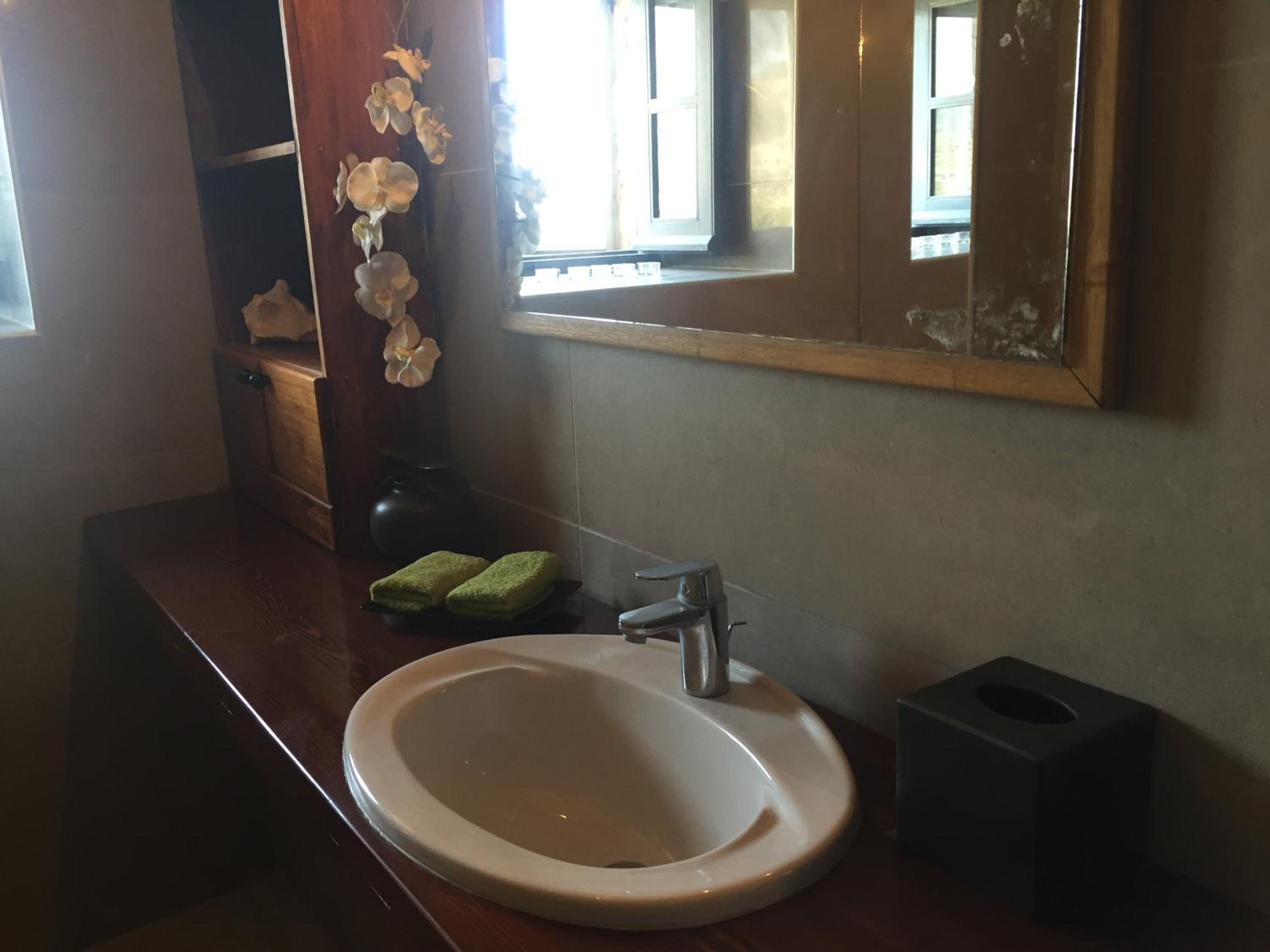 Double Room with Private Bathroom - Photo 8