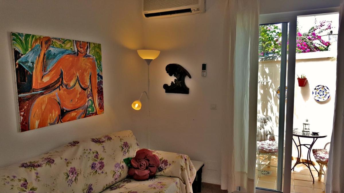 One-Bedroom Apartment photo 3