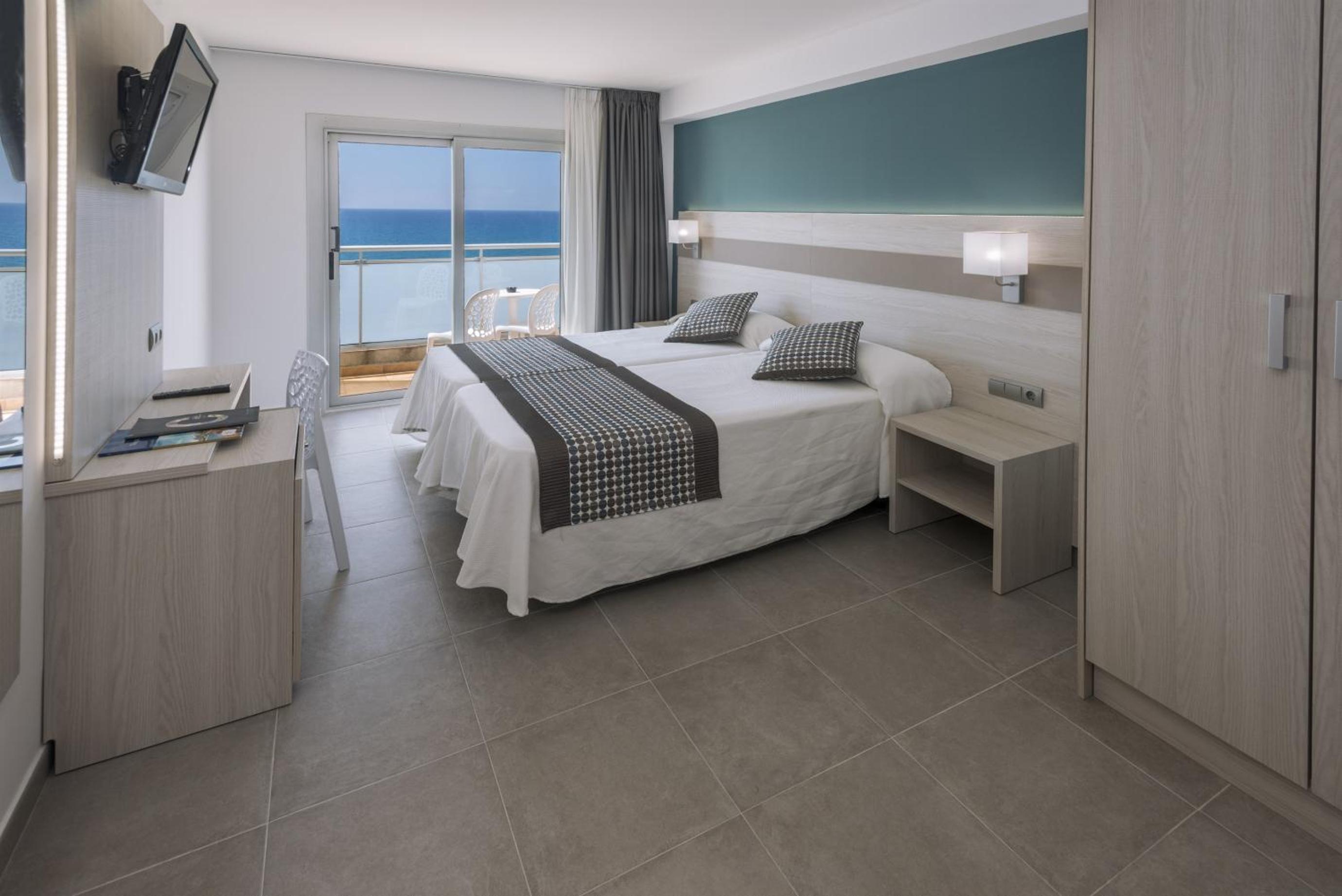 Double Room with Sea View (2 Adults) - Photo 4