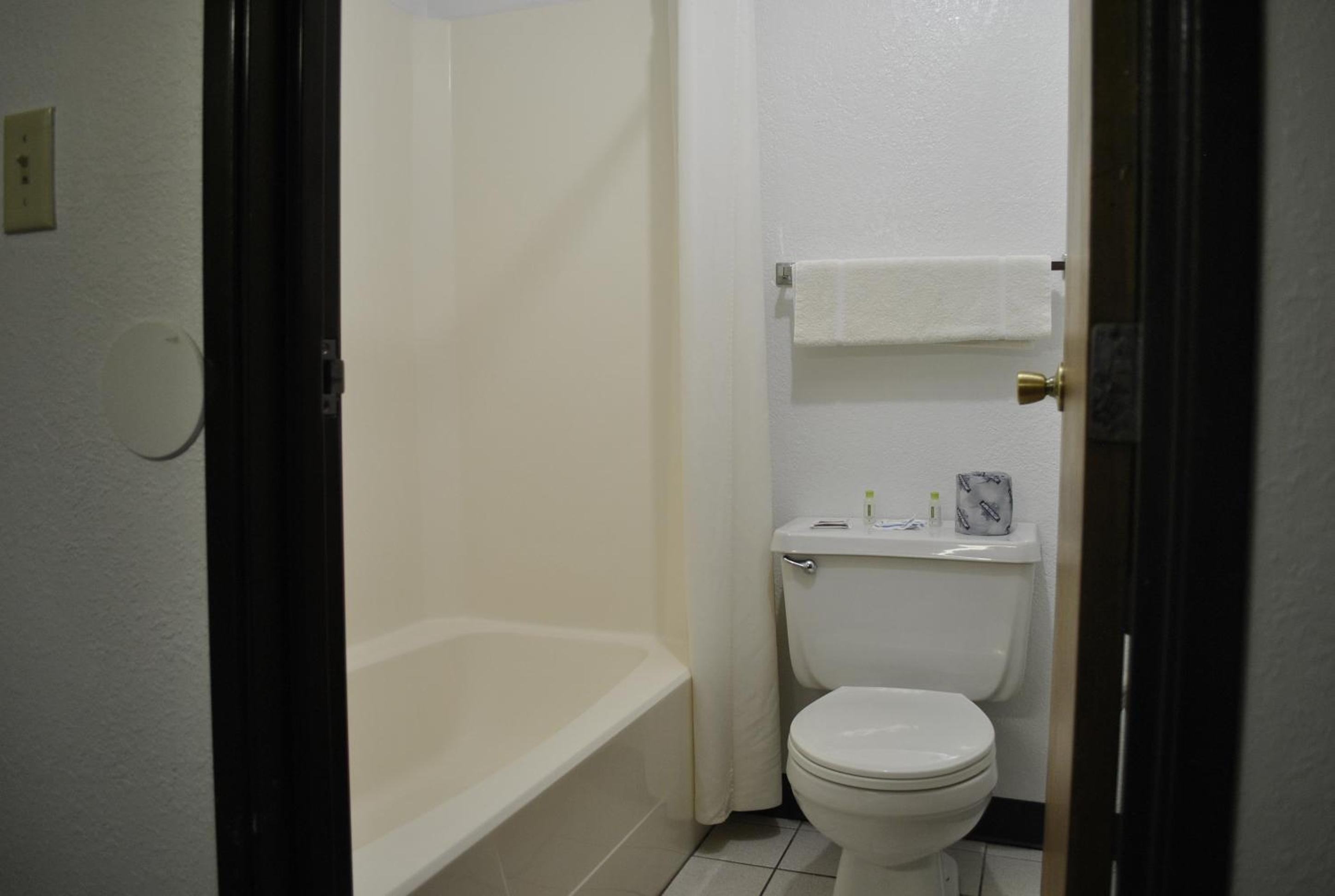 Queen Room photo 3