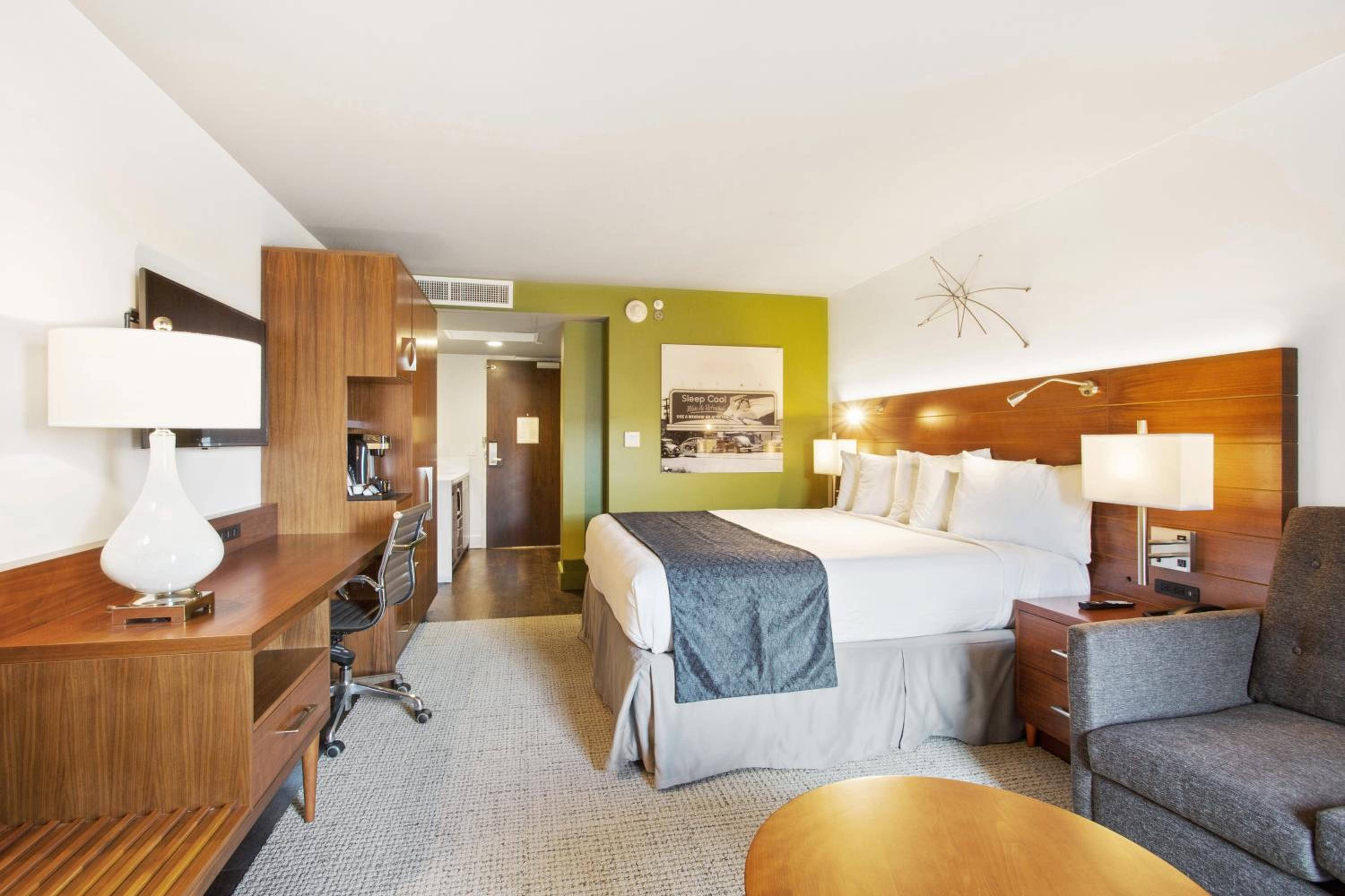 King Room with Balcony photo 2