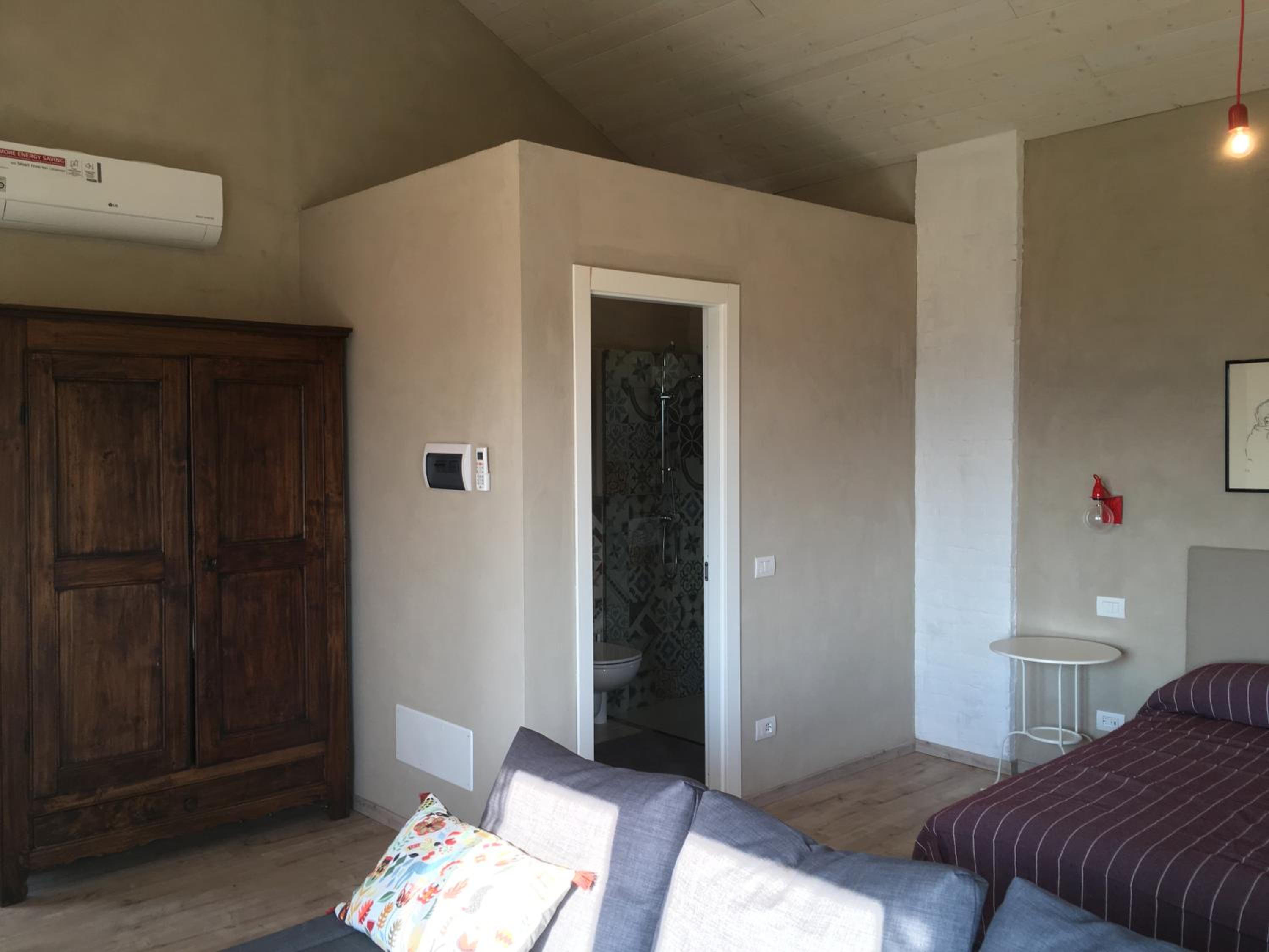 Large Double Room photo 3