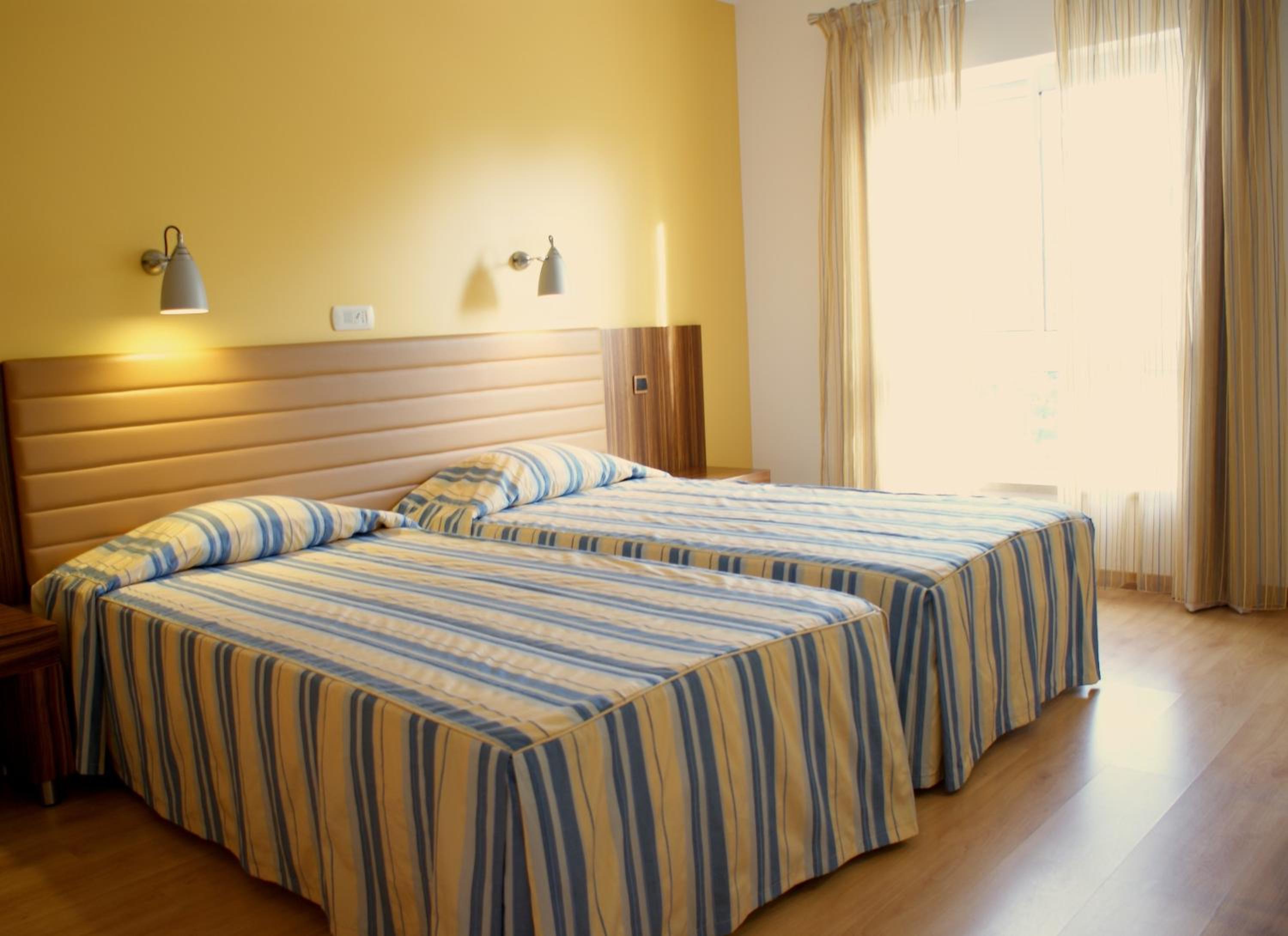Deluxe Twin Room photo 3