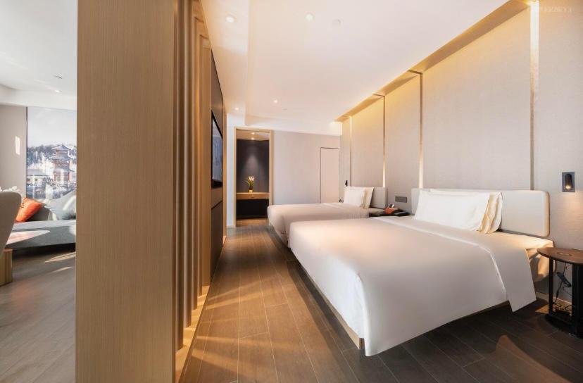 Deluxe Family Suite