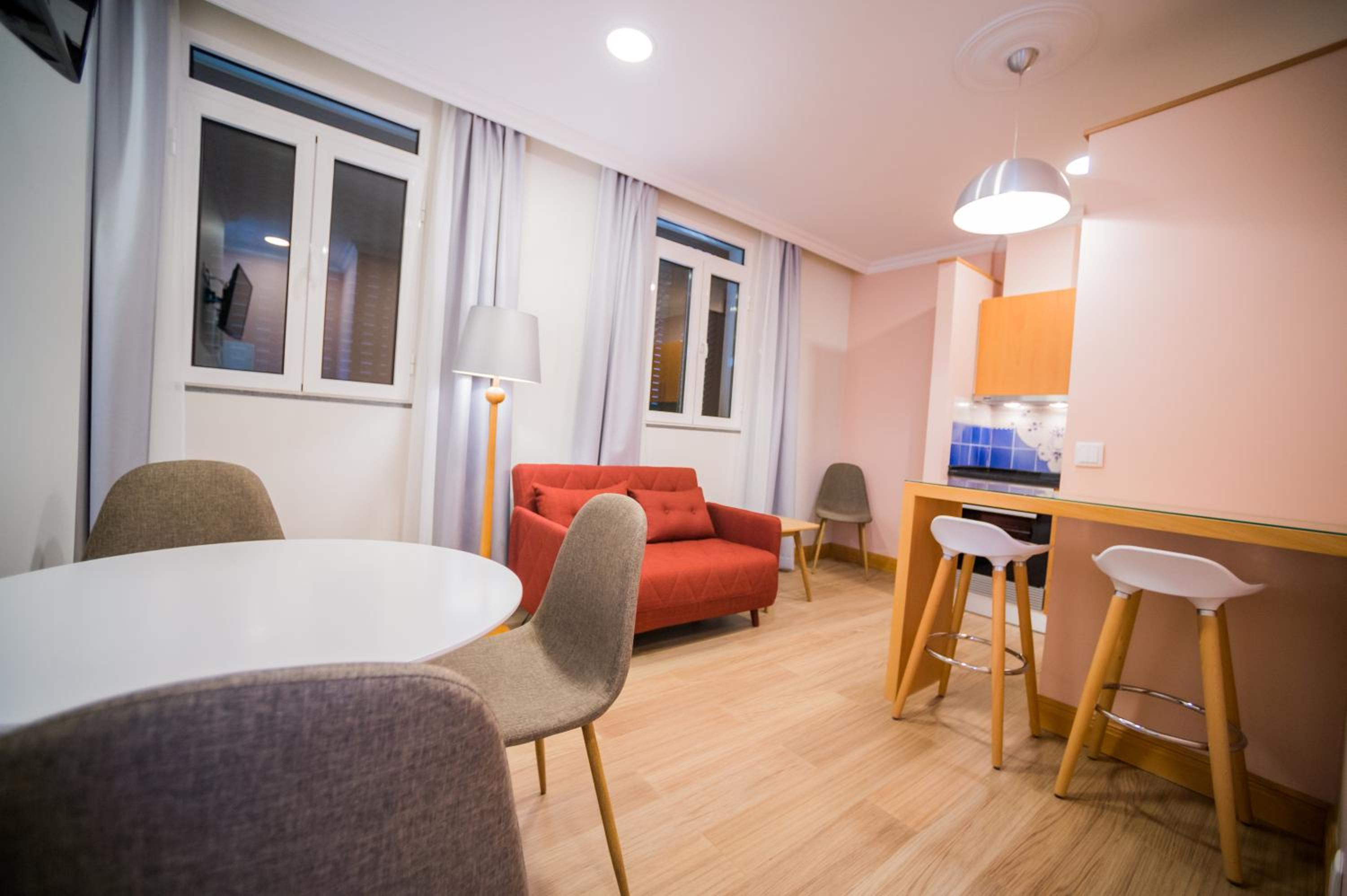 One-Bedroom Apartment - Photo 4