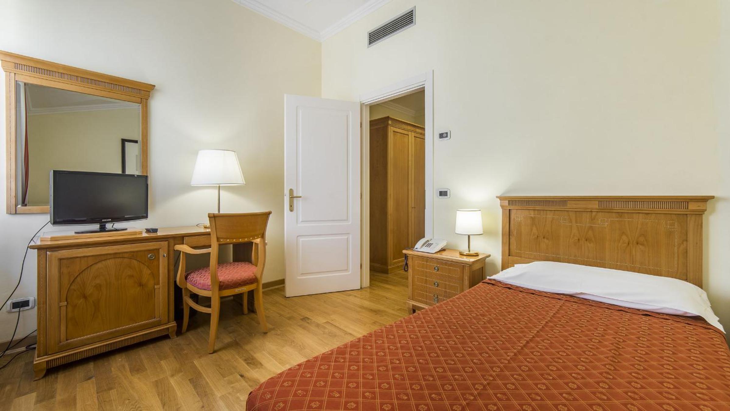 Single Room photo 3