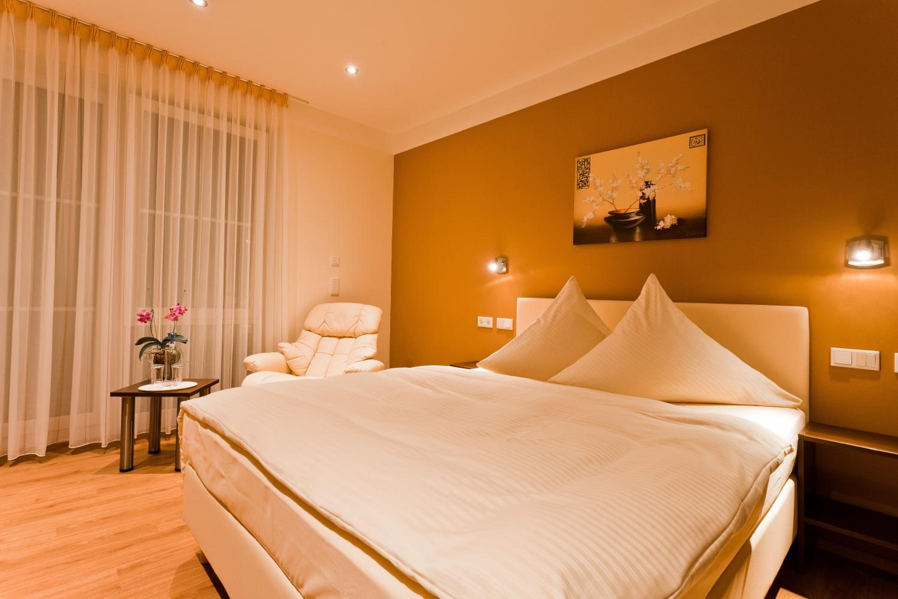 Deluxe Double Room - Photo 9