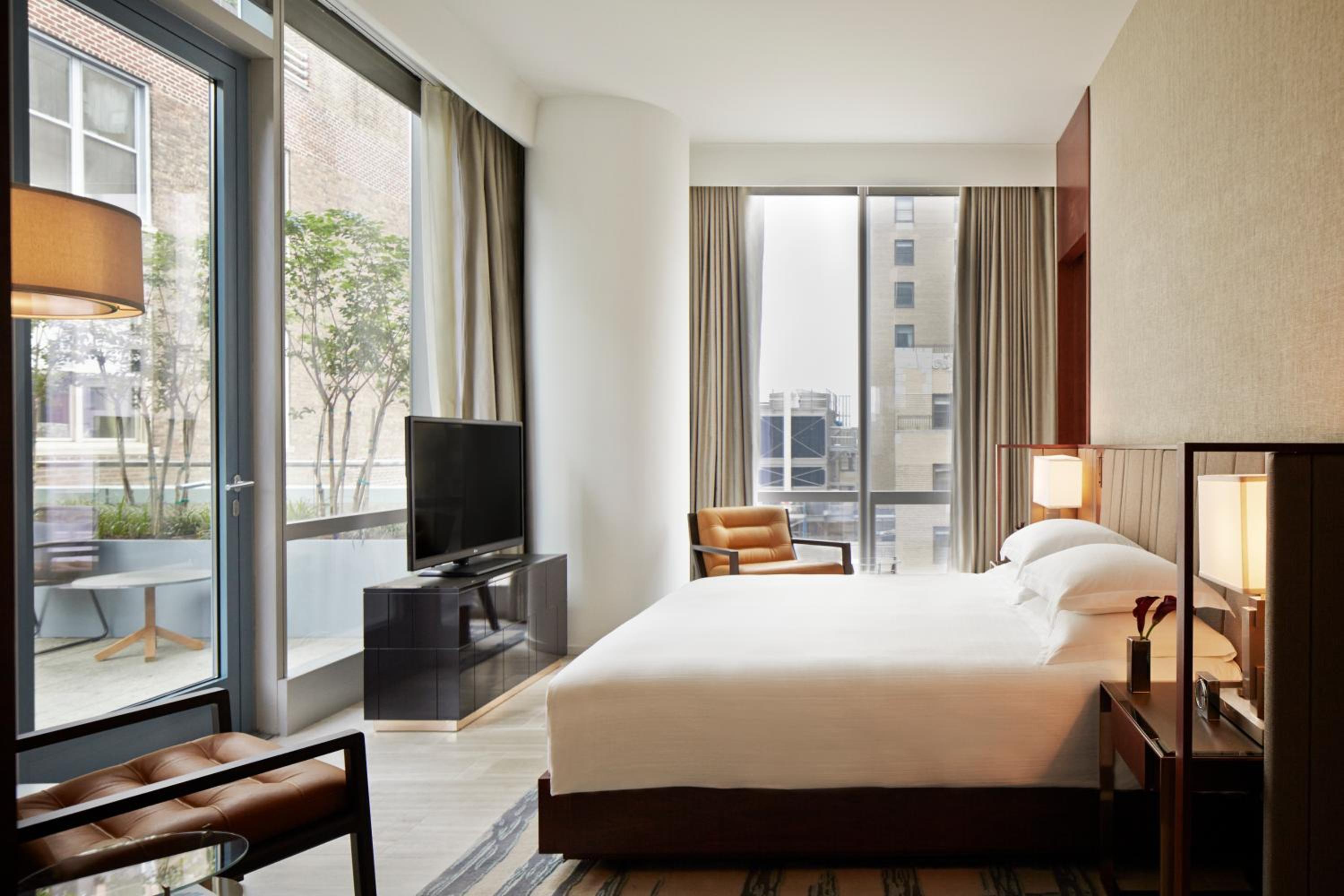 One-Bedroom Suite with Terrace thumbnail 6