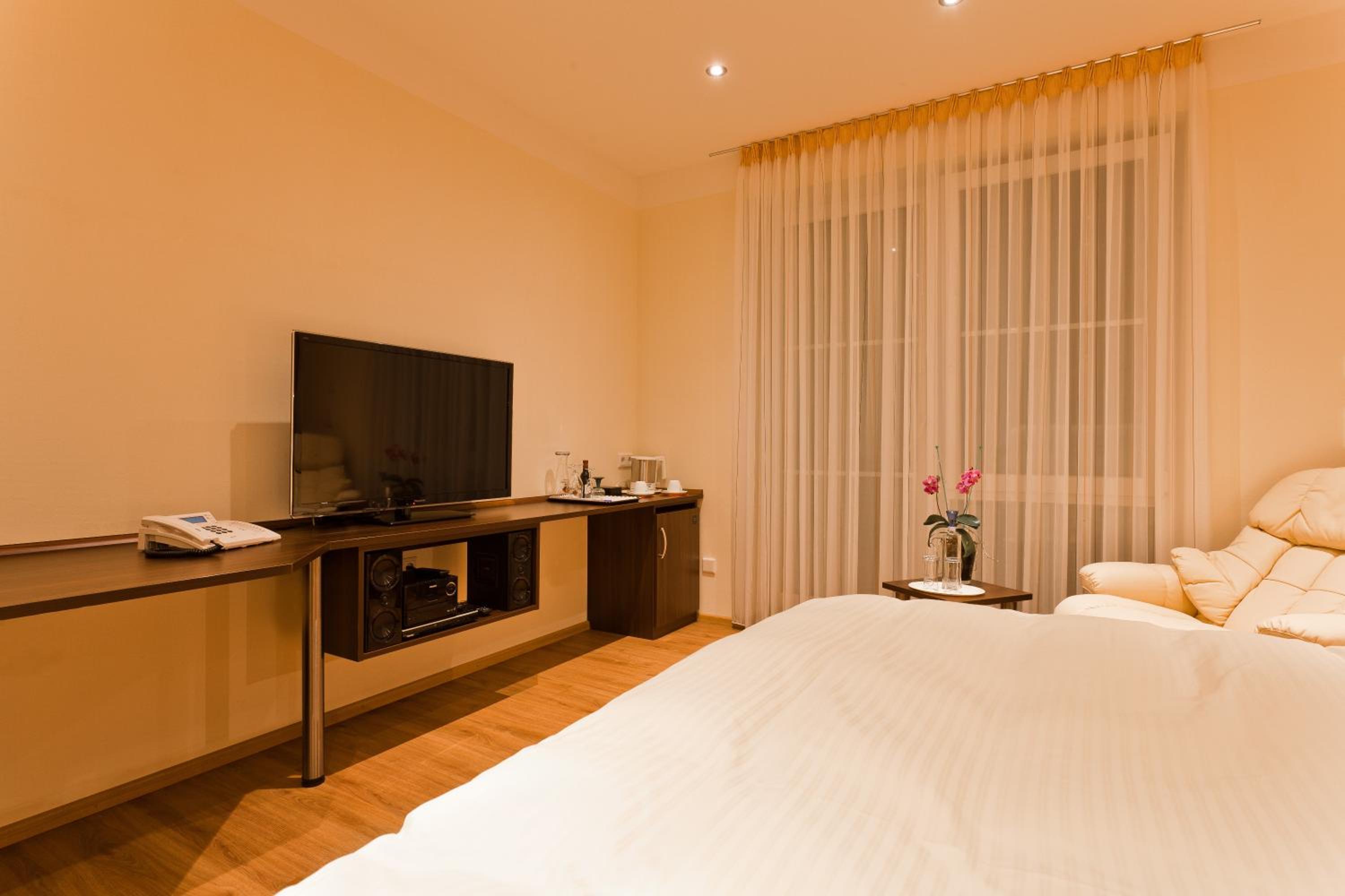 Deluxe Double Room - Photo 10